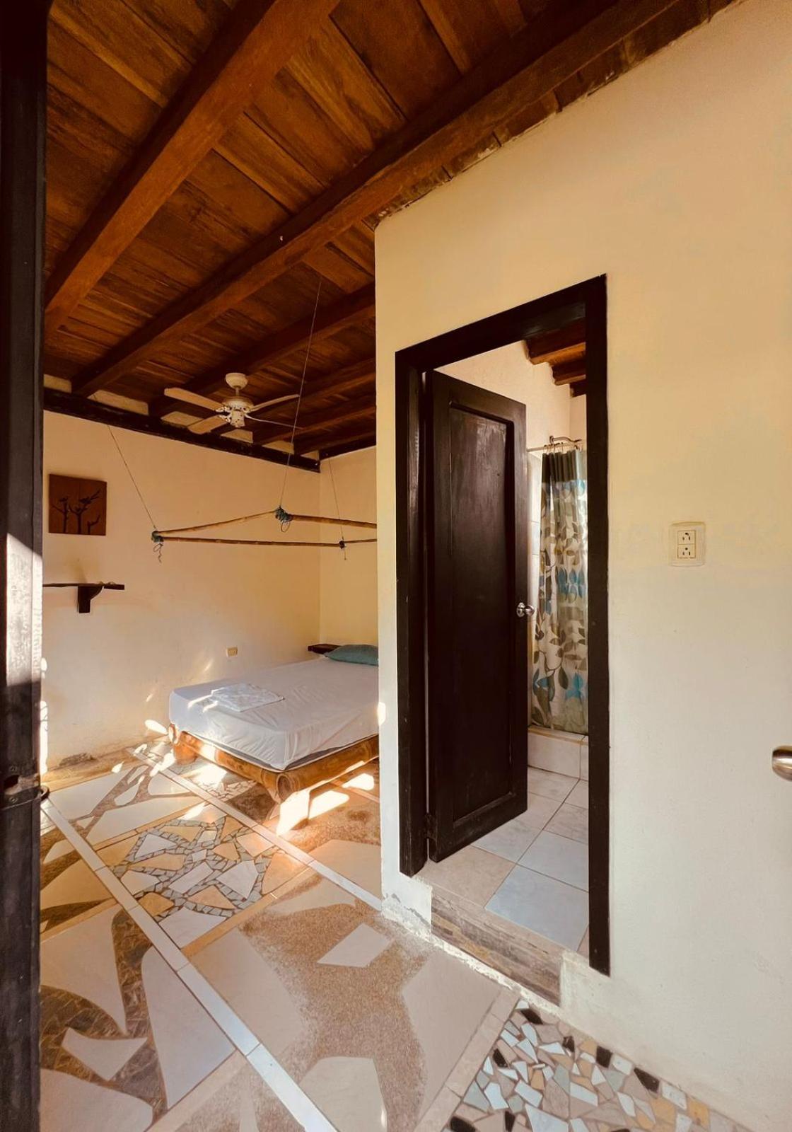 Onda Hostel Mompiche