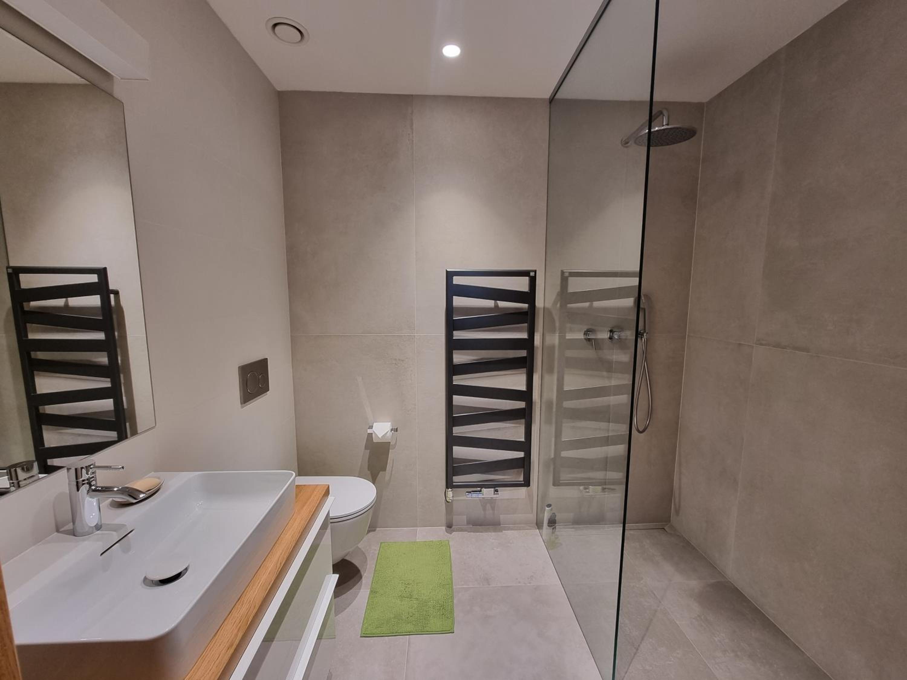 Quiet 1-bedroom in a basement of new villa