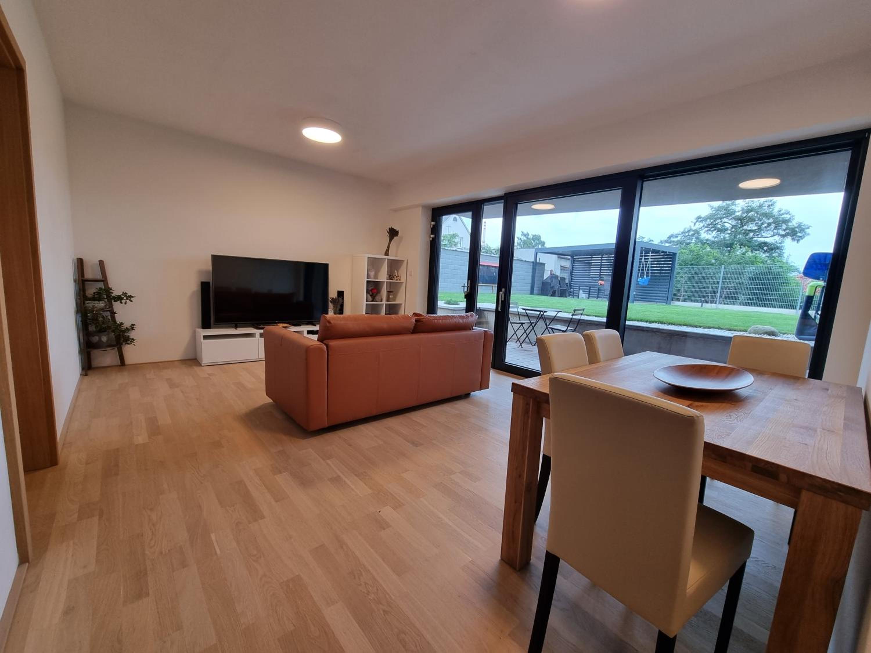 Quiet 1-bedroom in a basement of new villa