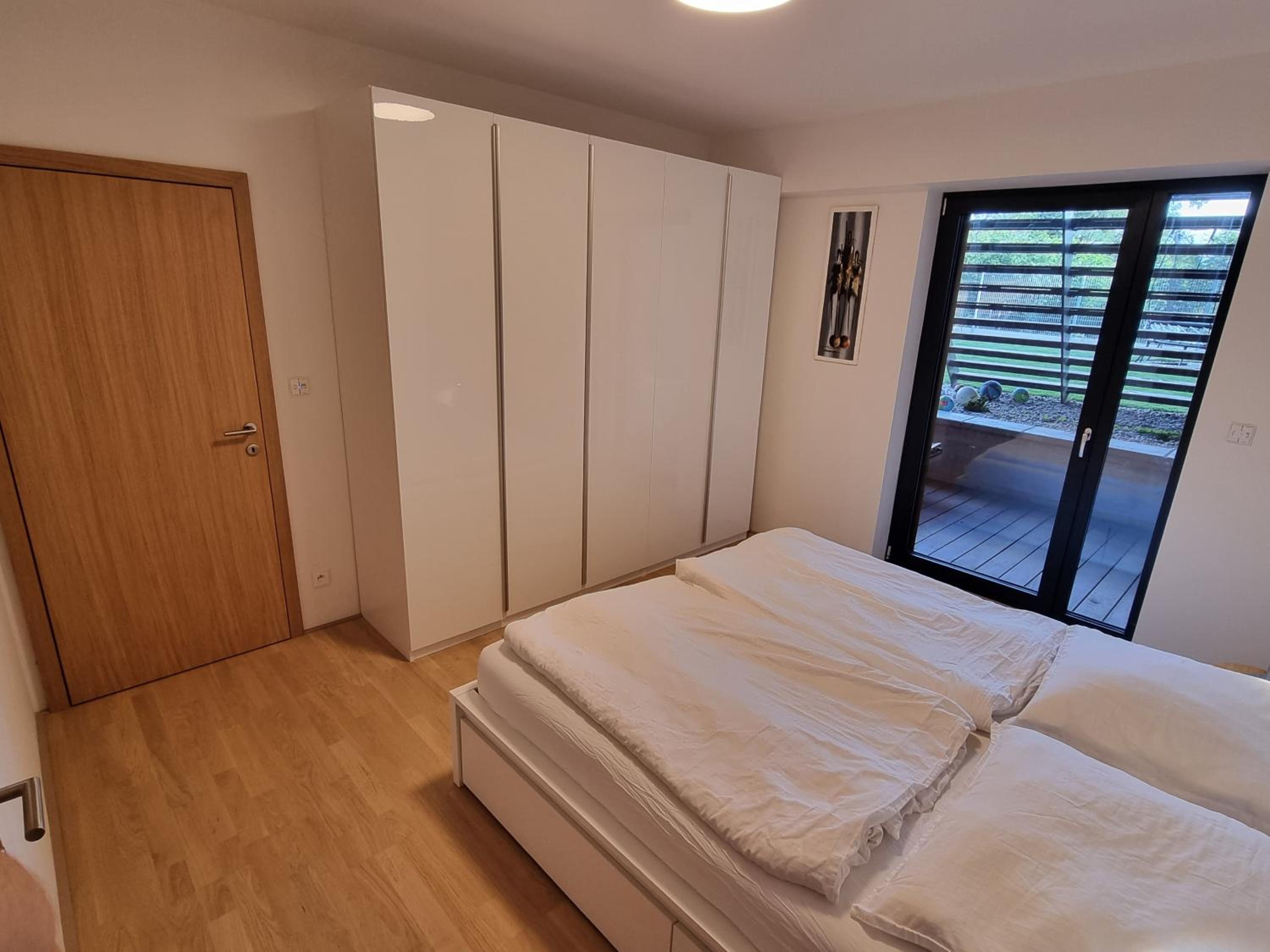 Quiet 1-bedroom in a basement of new villa
