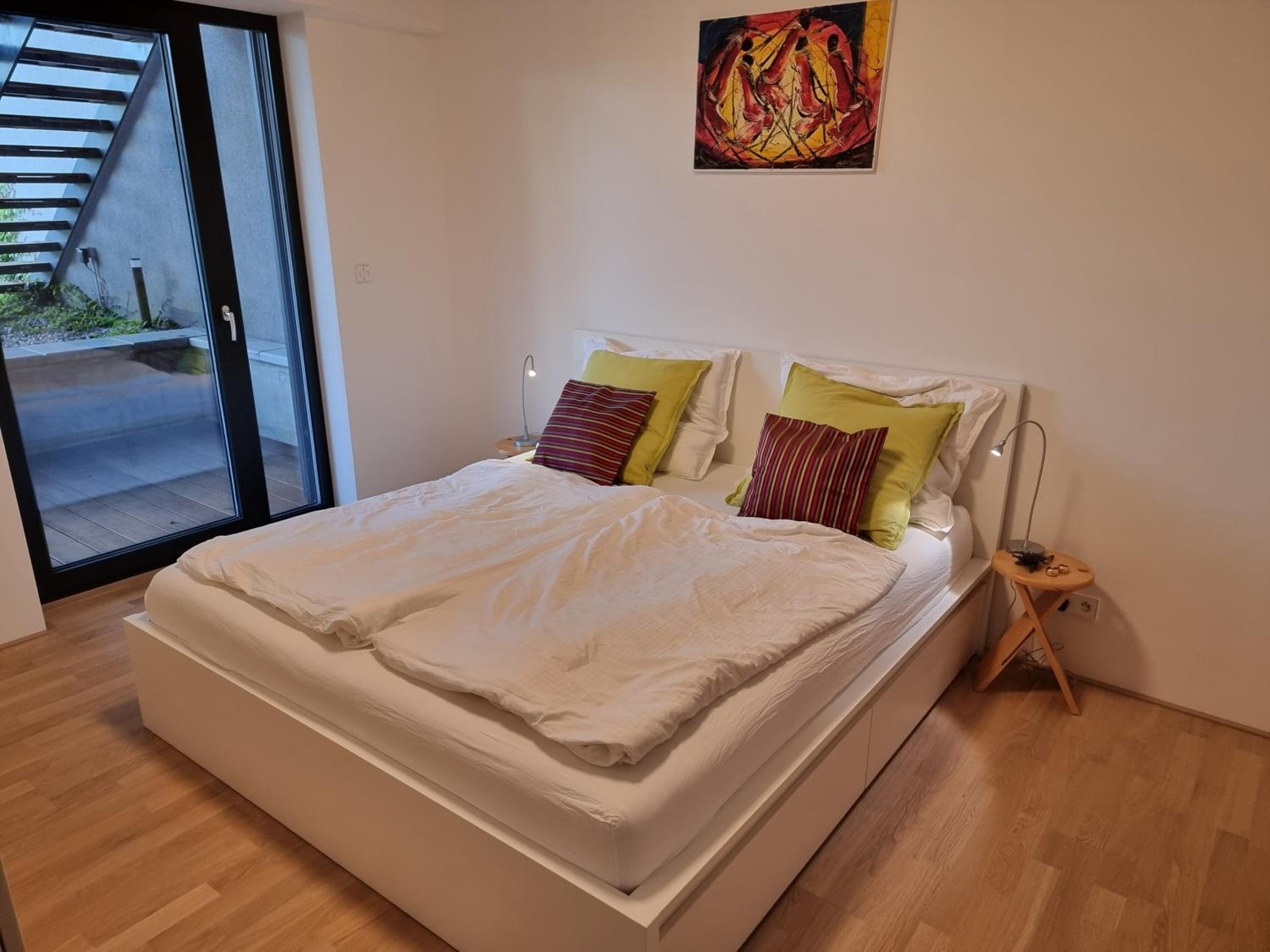 Quiet 1-bedroom in a basement of new villa