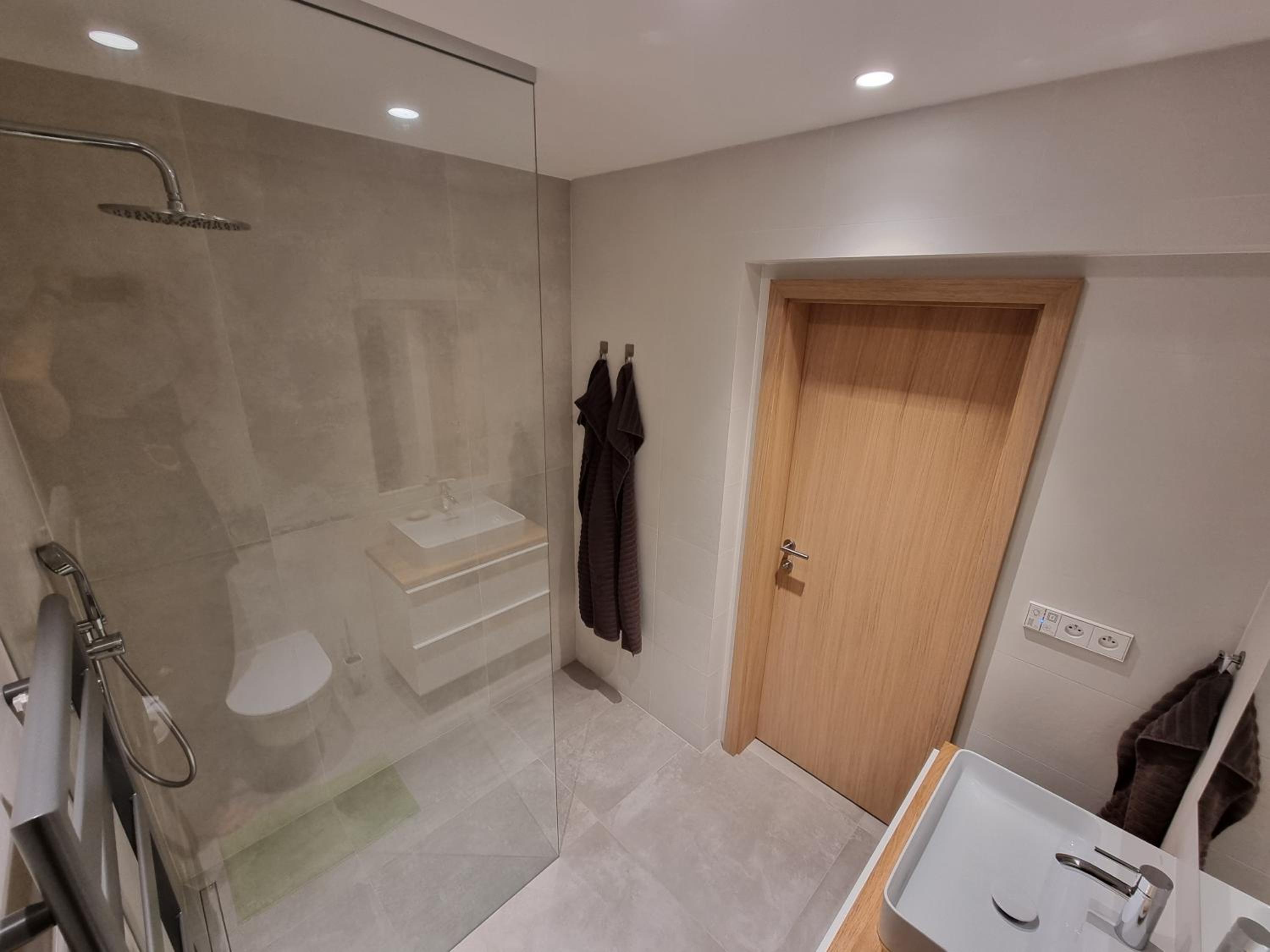 Quiet 1-bedroom in a basement of new villa
