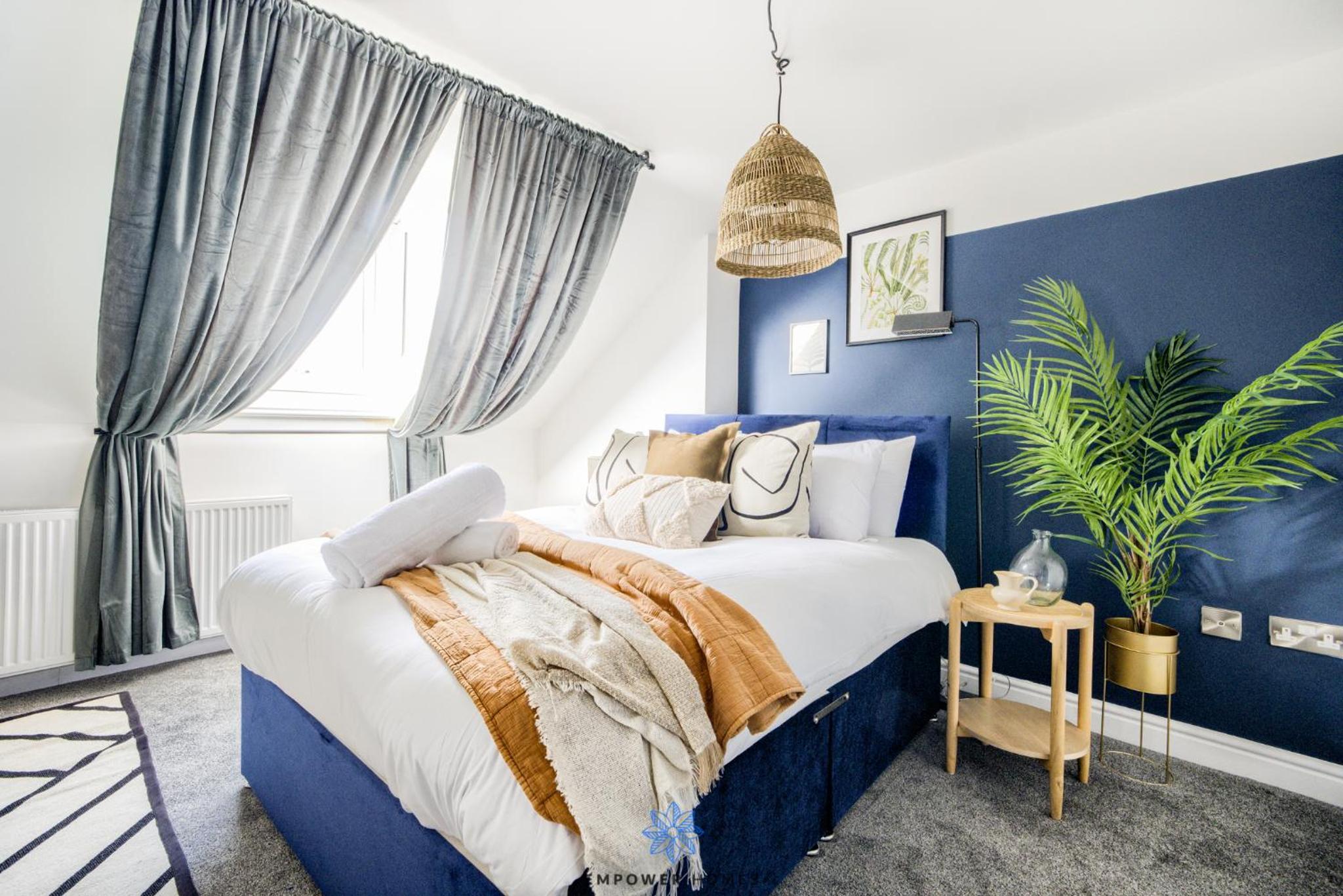 Doncaster Vacations - Doncaster Large Luxury 3 Bedroom House, Sleeps 8, City Centre, Racecourse, Free Parking, by EMPOWER HOMES - Property Image 3