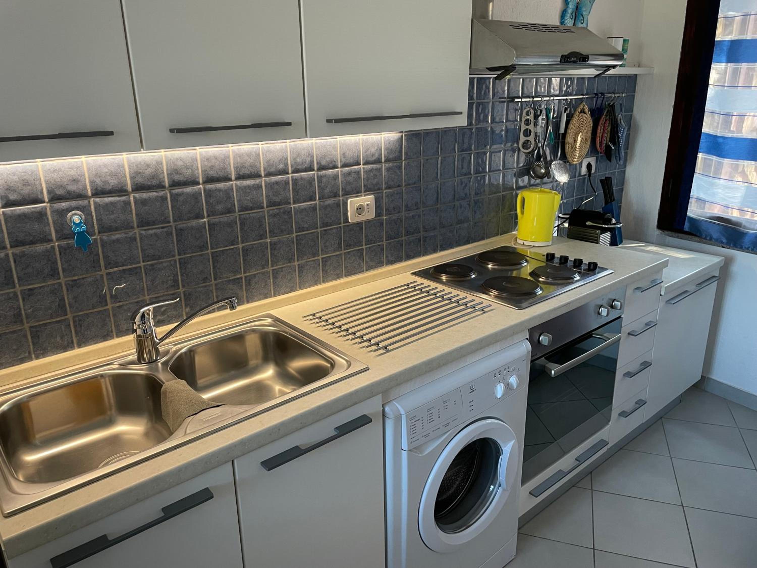 Blue House, 300m to beach photo 5