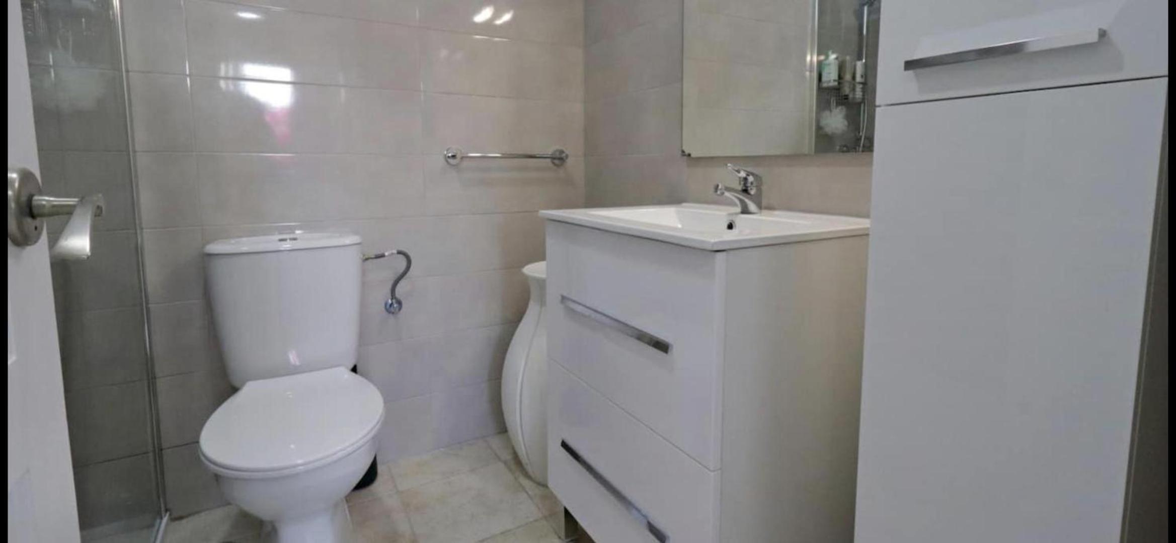 Stunning Refurbished 1 bedroom apartment