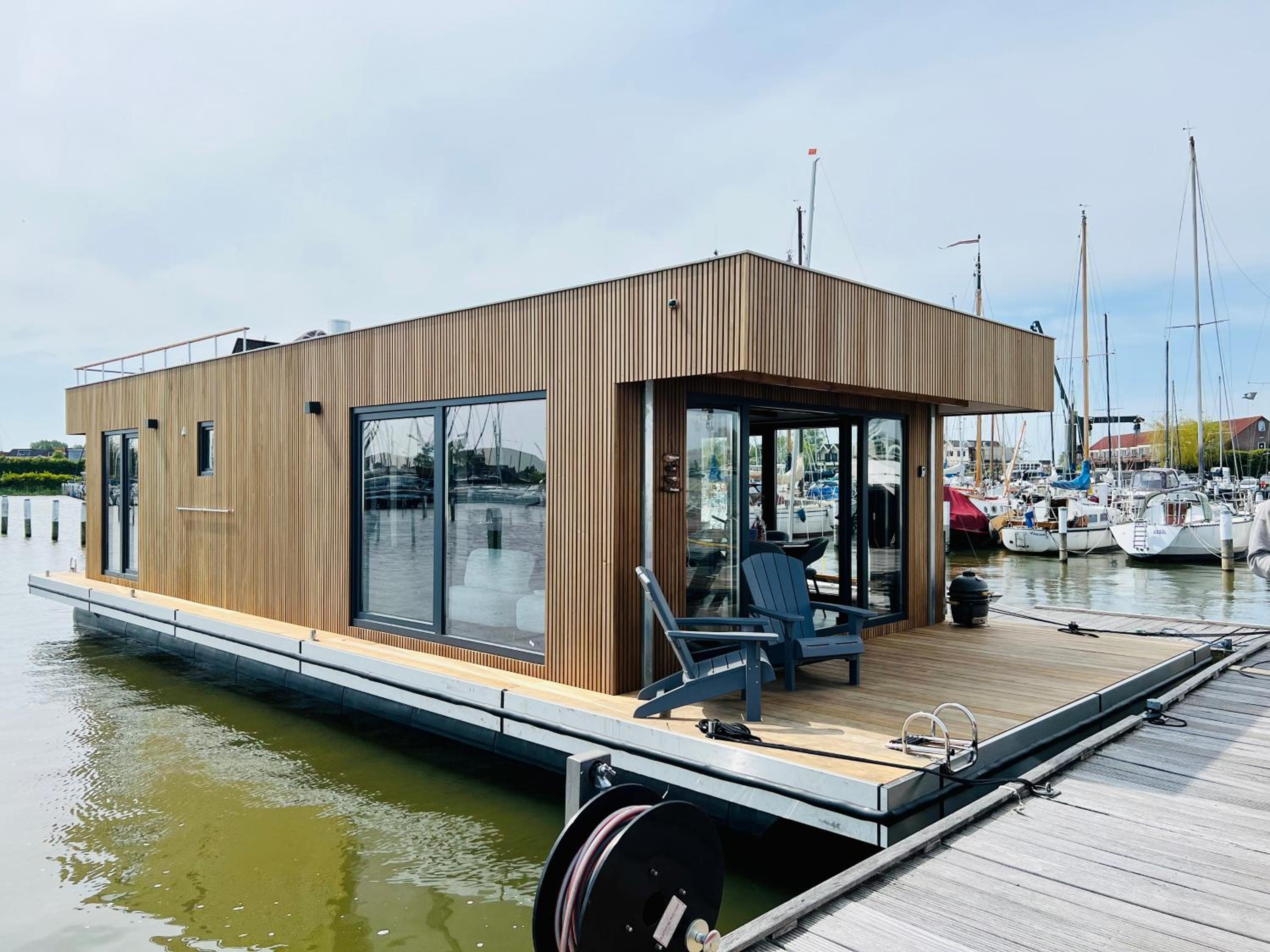 Houseboat in Amsterdam 6-pax view 2