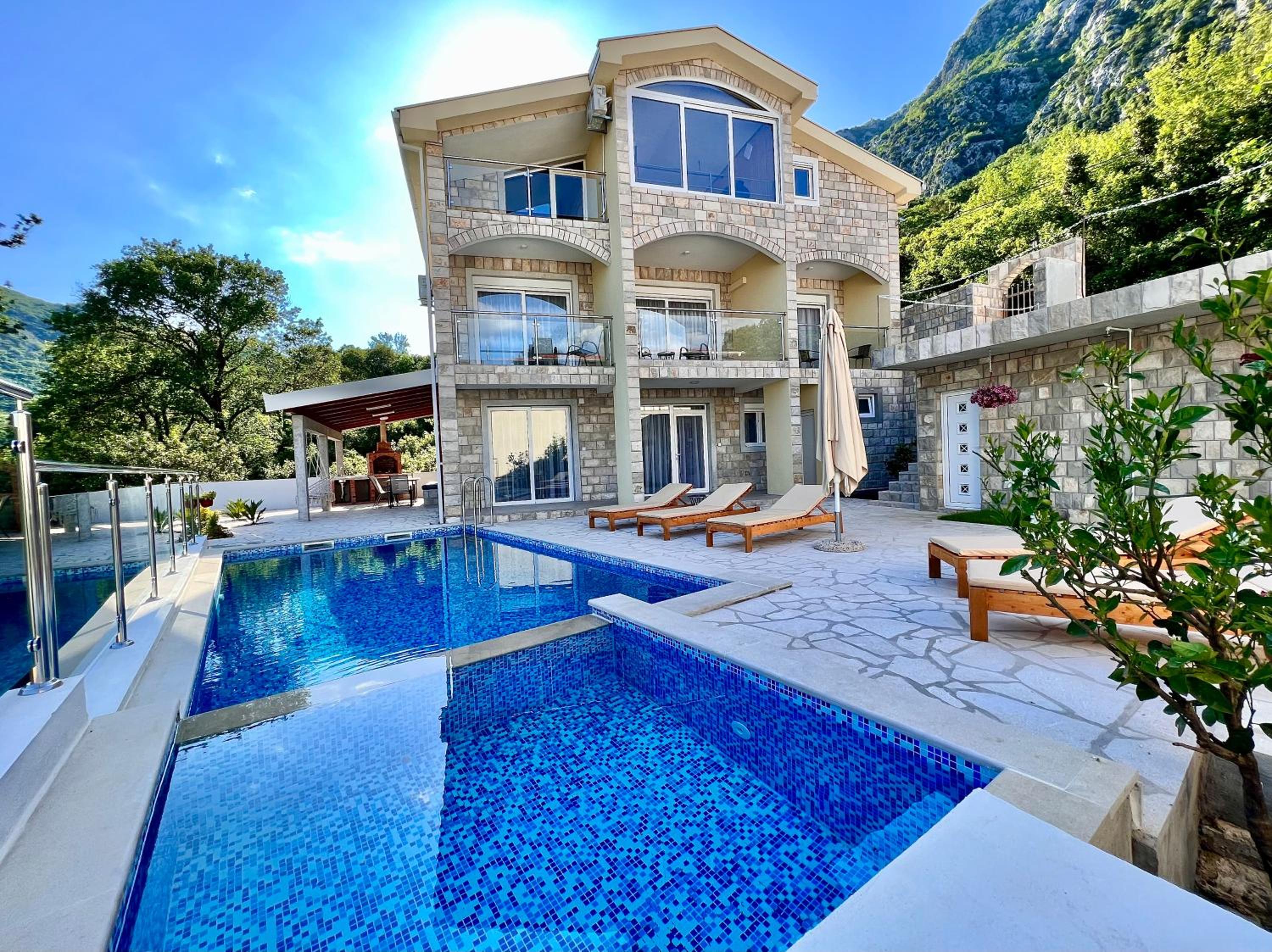 Hotel Villa Maki - Image 1