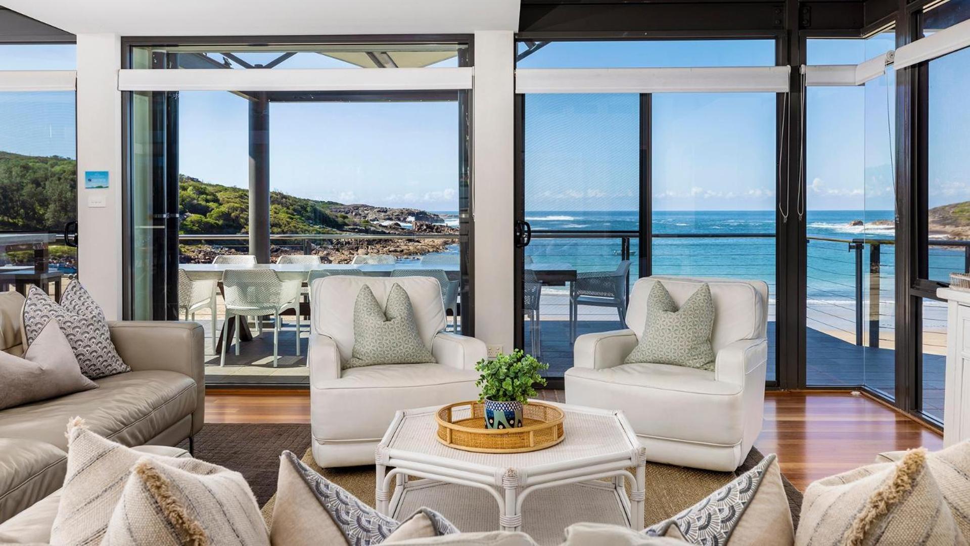 Sails on the Beachfront - Exclusive Seaside Home