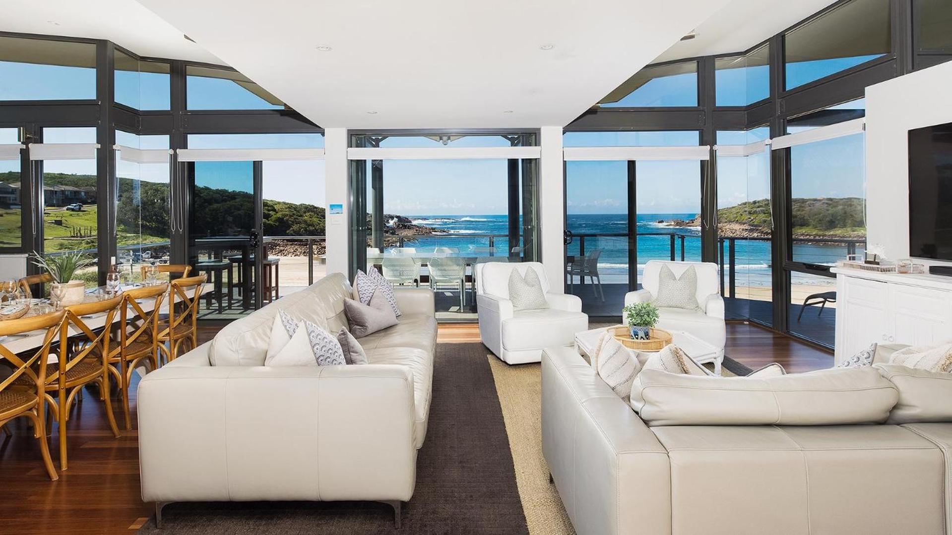 Sails on the Beachfront - Exclusive Seaside Home