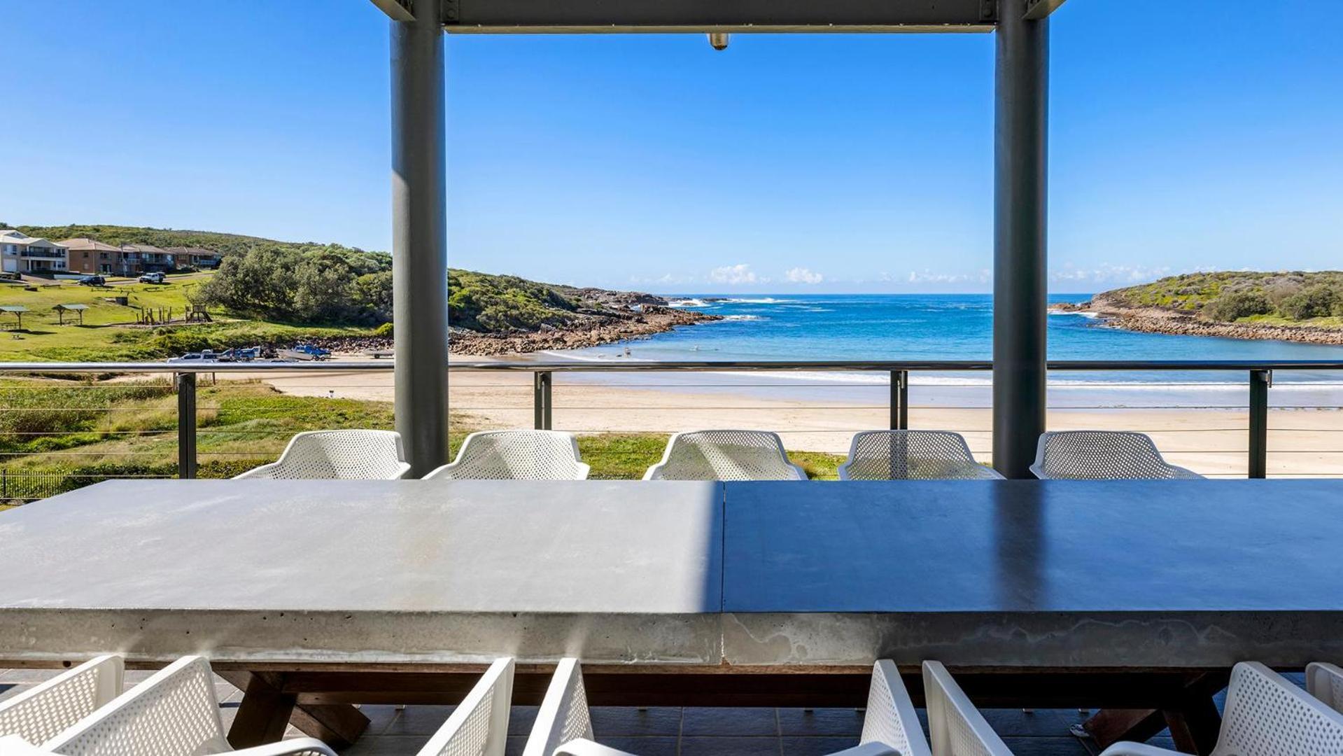Sails on the Beachfront - Exclusive Seaside Home