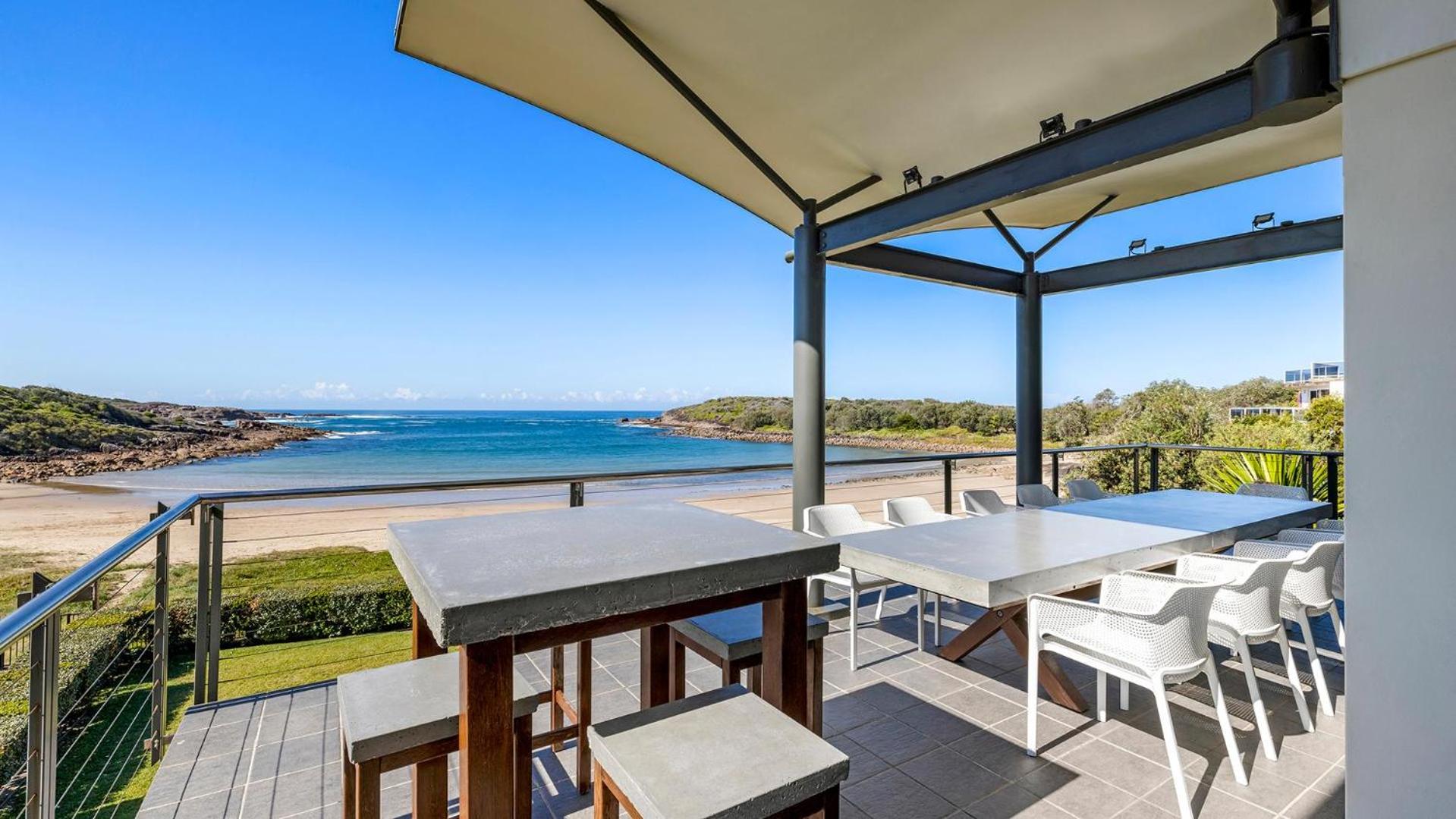 Sails on the Beachfront - Exclusive Seaside Home