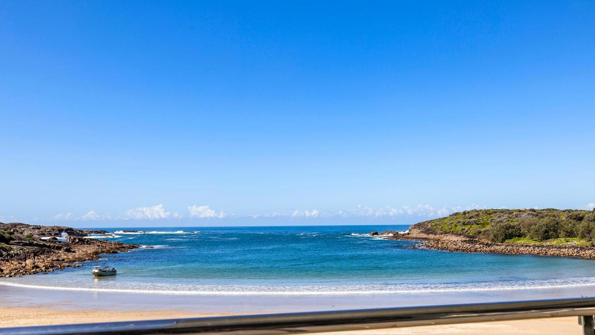 Sails on the Beachfront - Exclusive Seaside Home