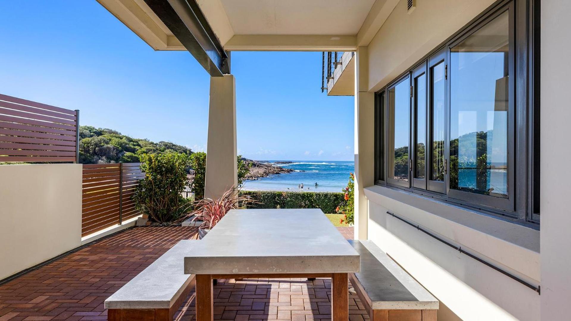Sails on the Beachfront - Exclusive Seaside Home
