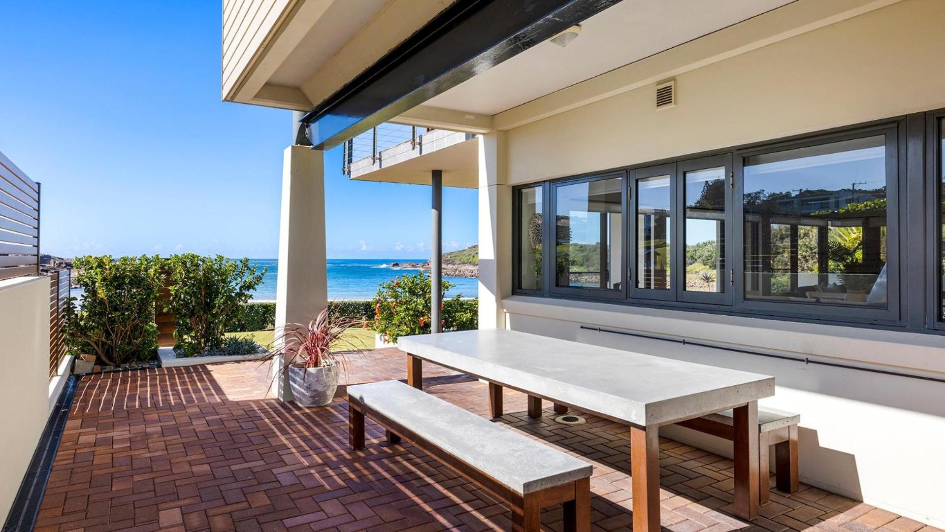 Sails on the Beachfront - Exclusive Seaside Home