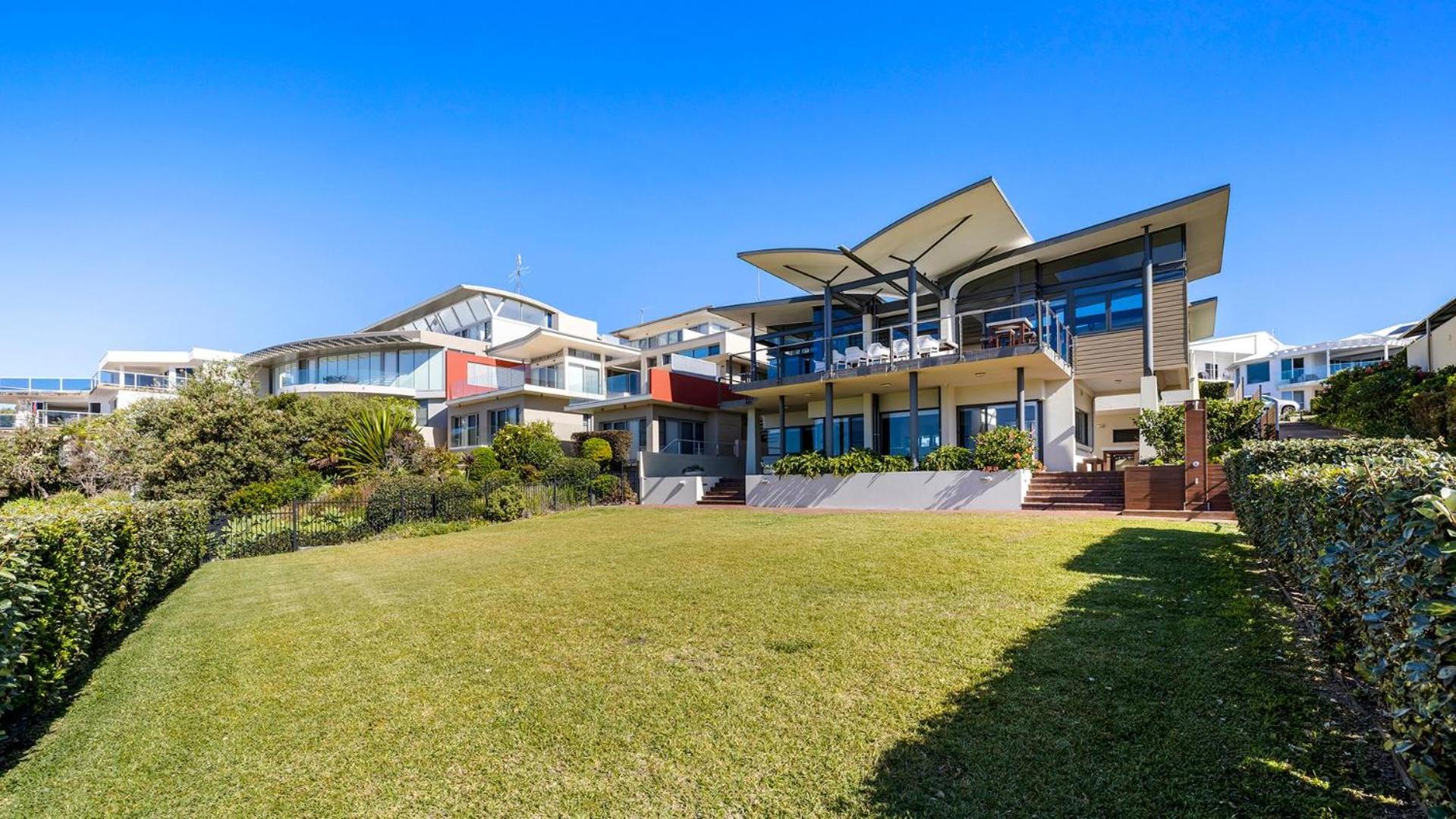 Sails on the Beachfront - Exclusive Seaside Home