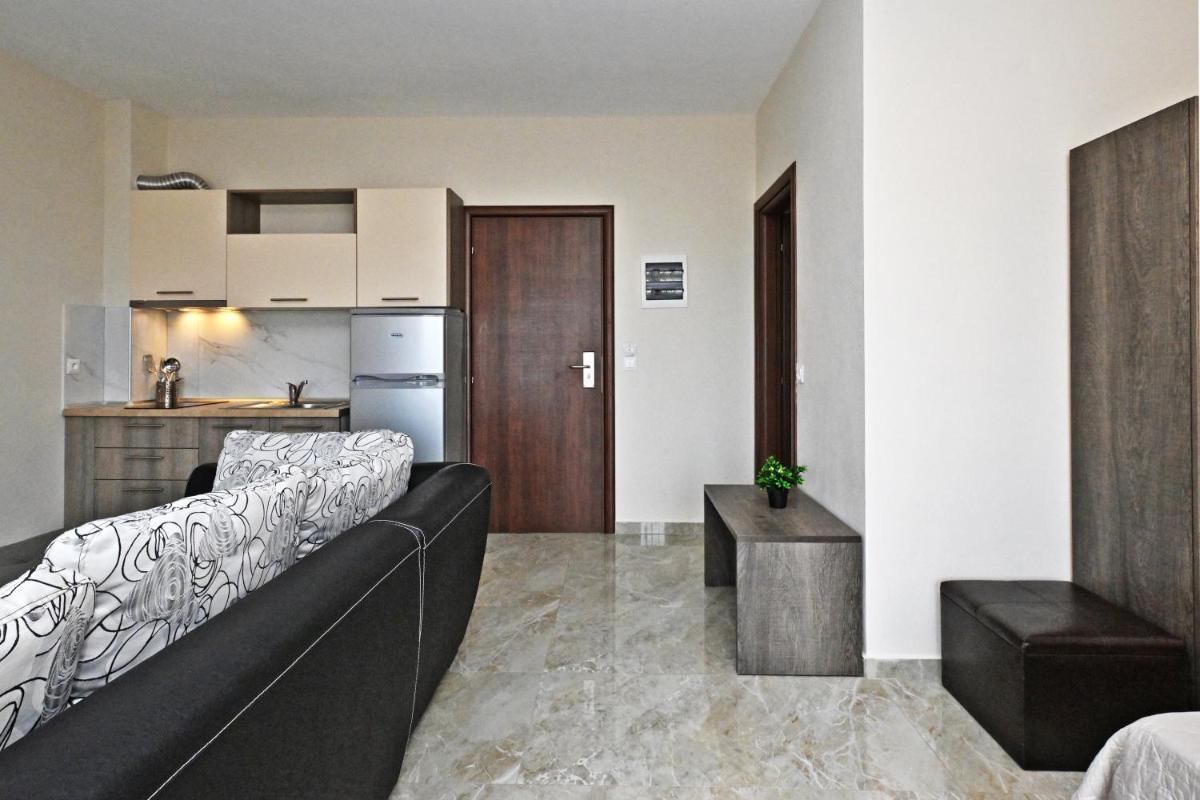 Sinodinos Deluxe Apartments view 3