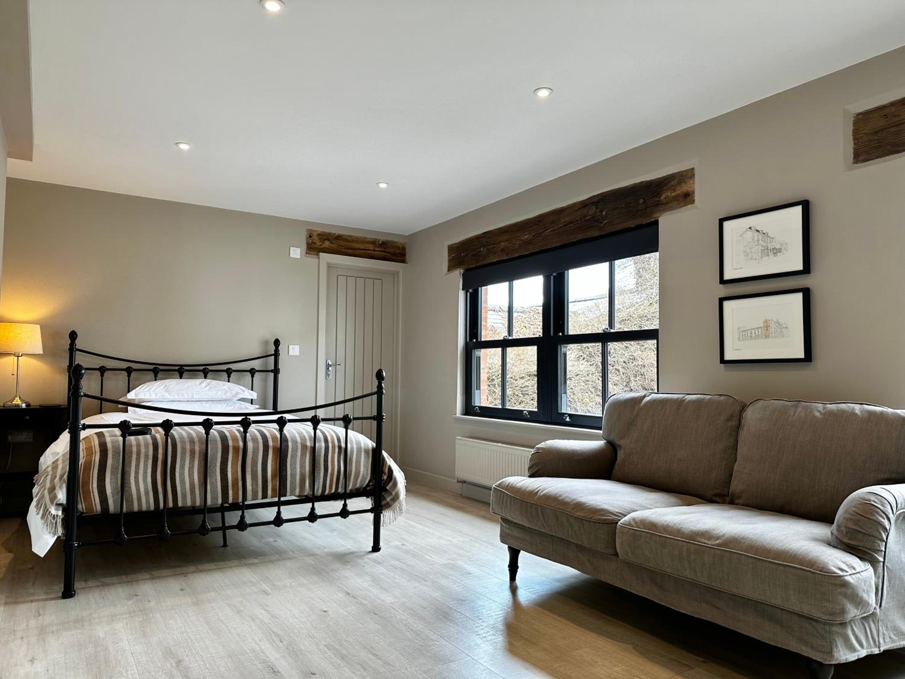 Salisbury Apartments - 2 bedrooms, 2 bathrooms view 5