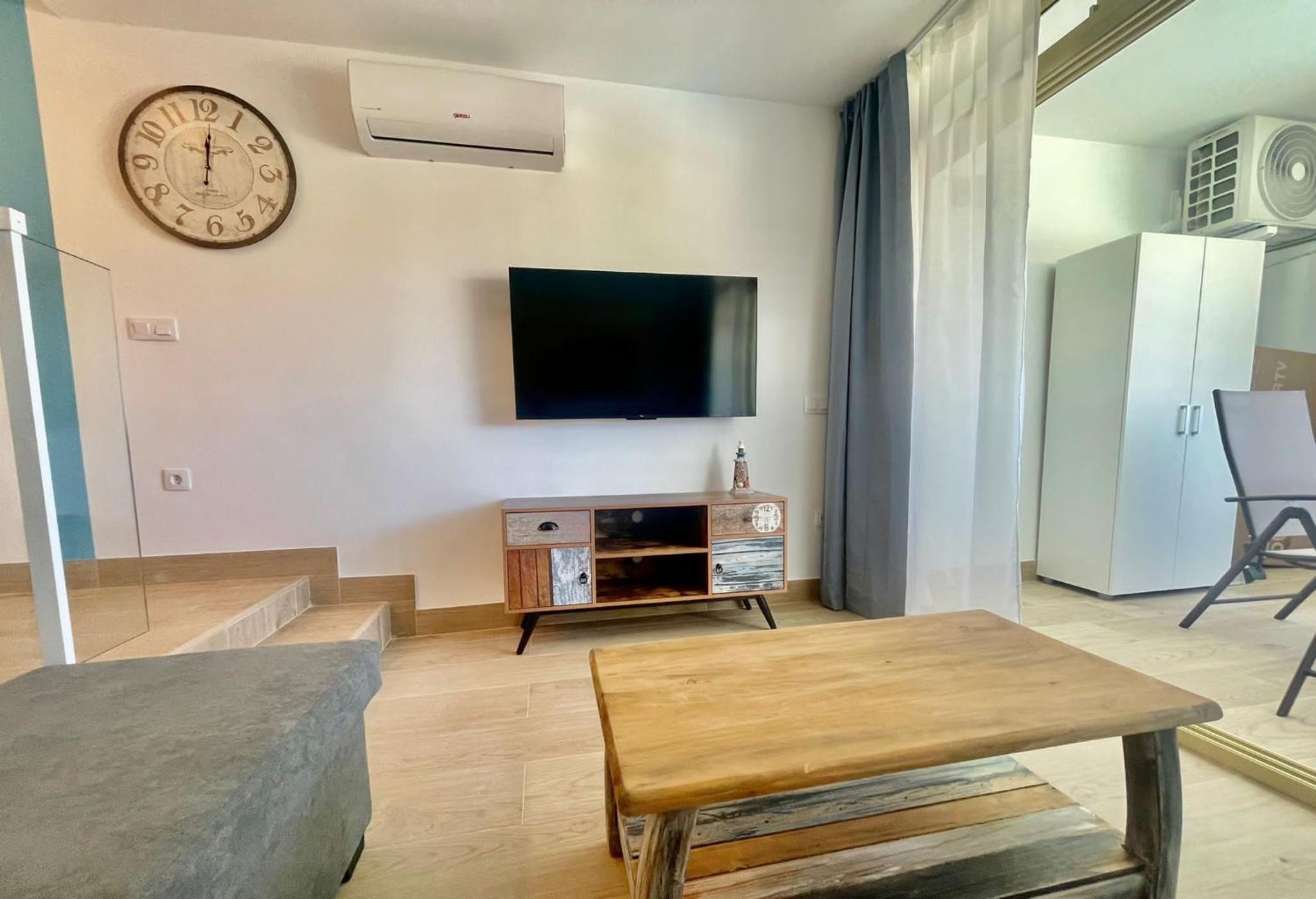 Apartment - Sleeps 2 - Terrace - Pool