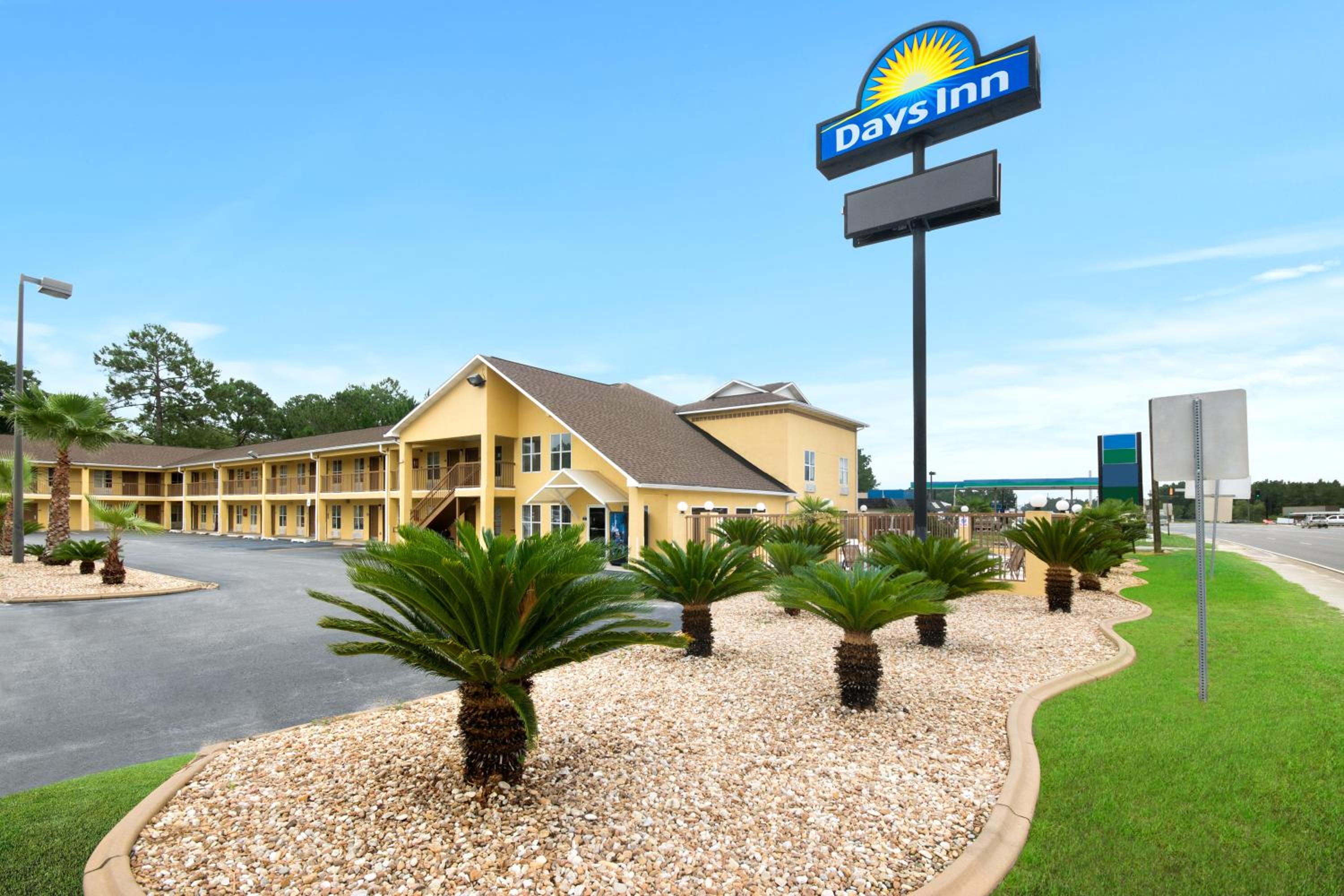 Days Inn by Wyndham Alma view 2