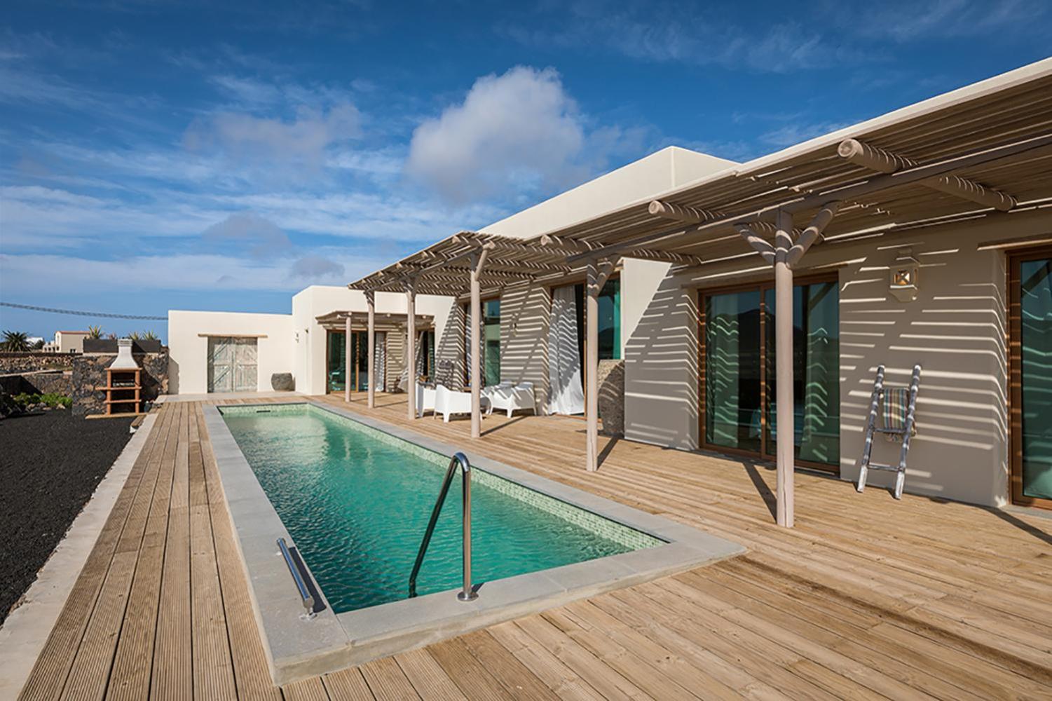 In Lajares Villa Take a swim in our 15m long pool view 2