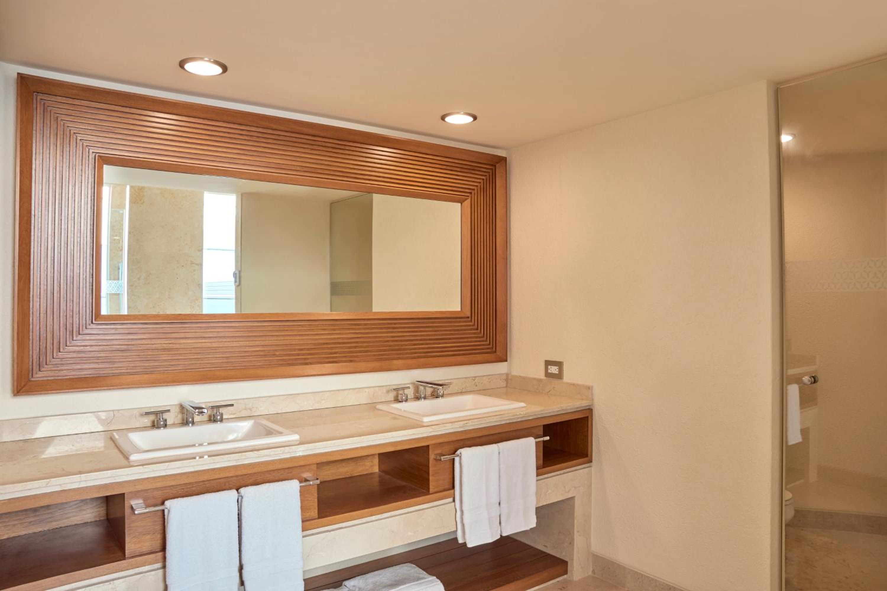 Puerto Vallarta Vacations - Sheraton Buganvilias Resort  Convention Center - Property Image 18