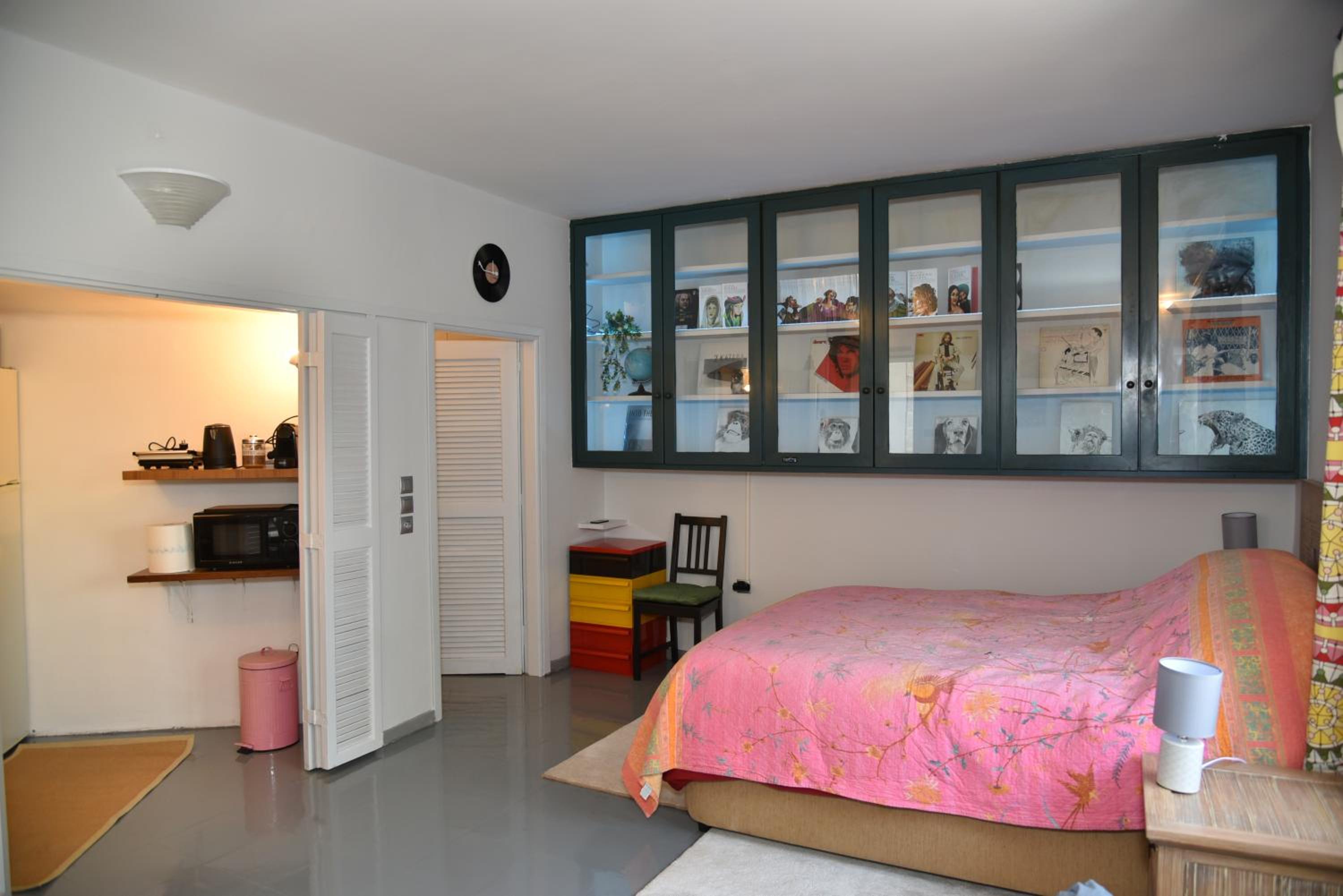 Canto-Home Alongside The Acropolis