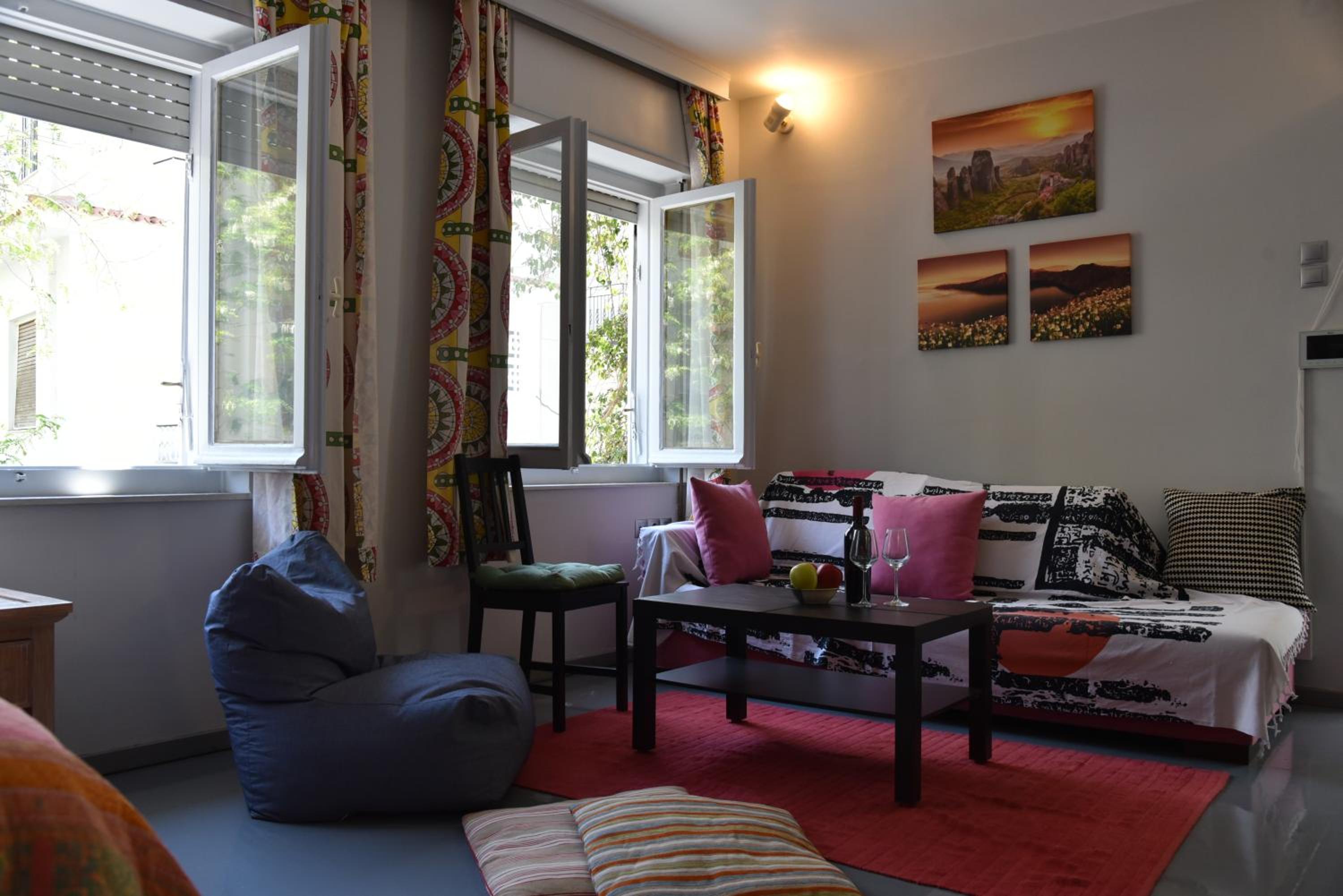 Canto-Home Alongside The Acropolis