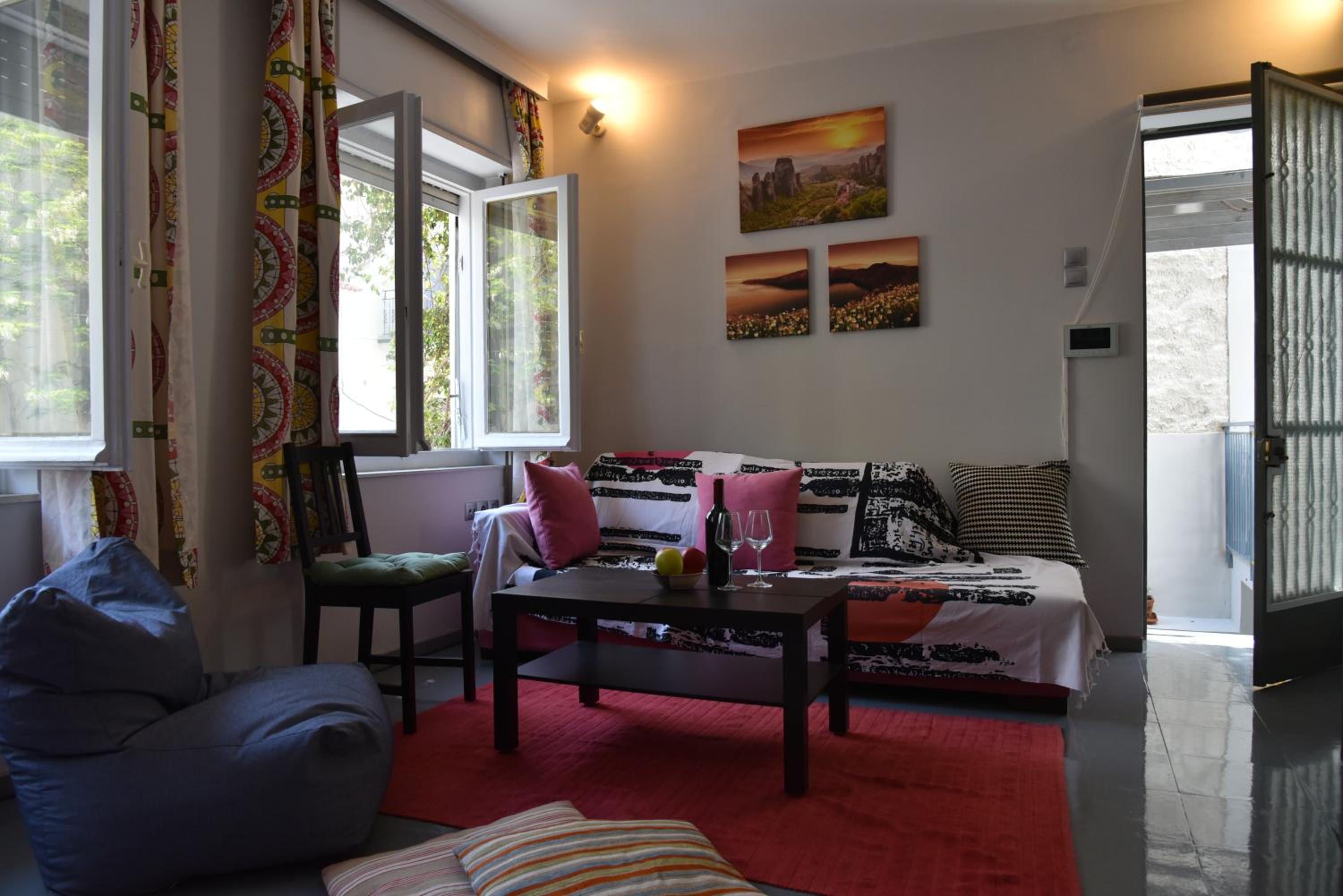 Canto-Home Alongside The Acropolis