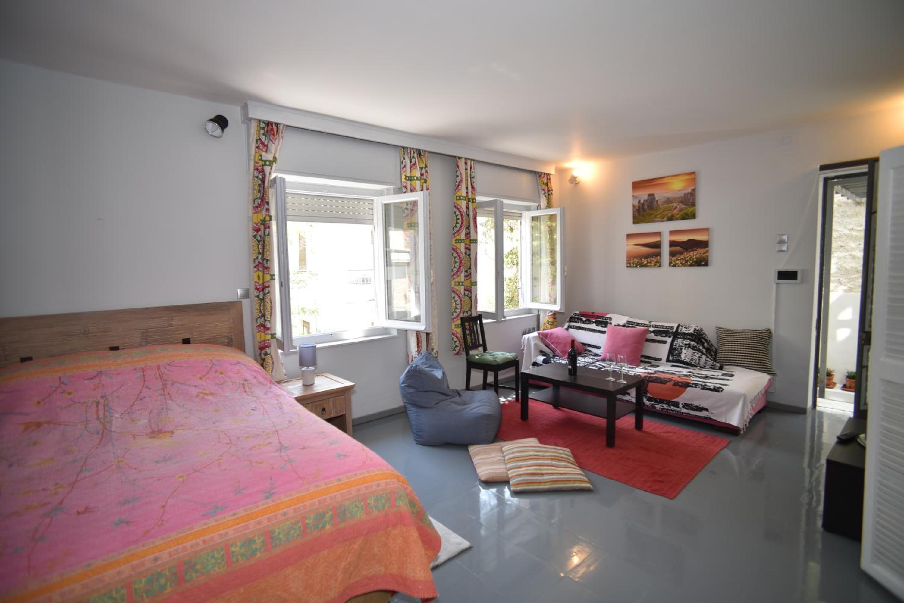 Canto-Home Alongside The Acropolis