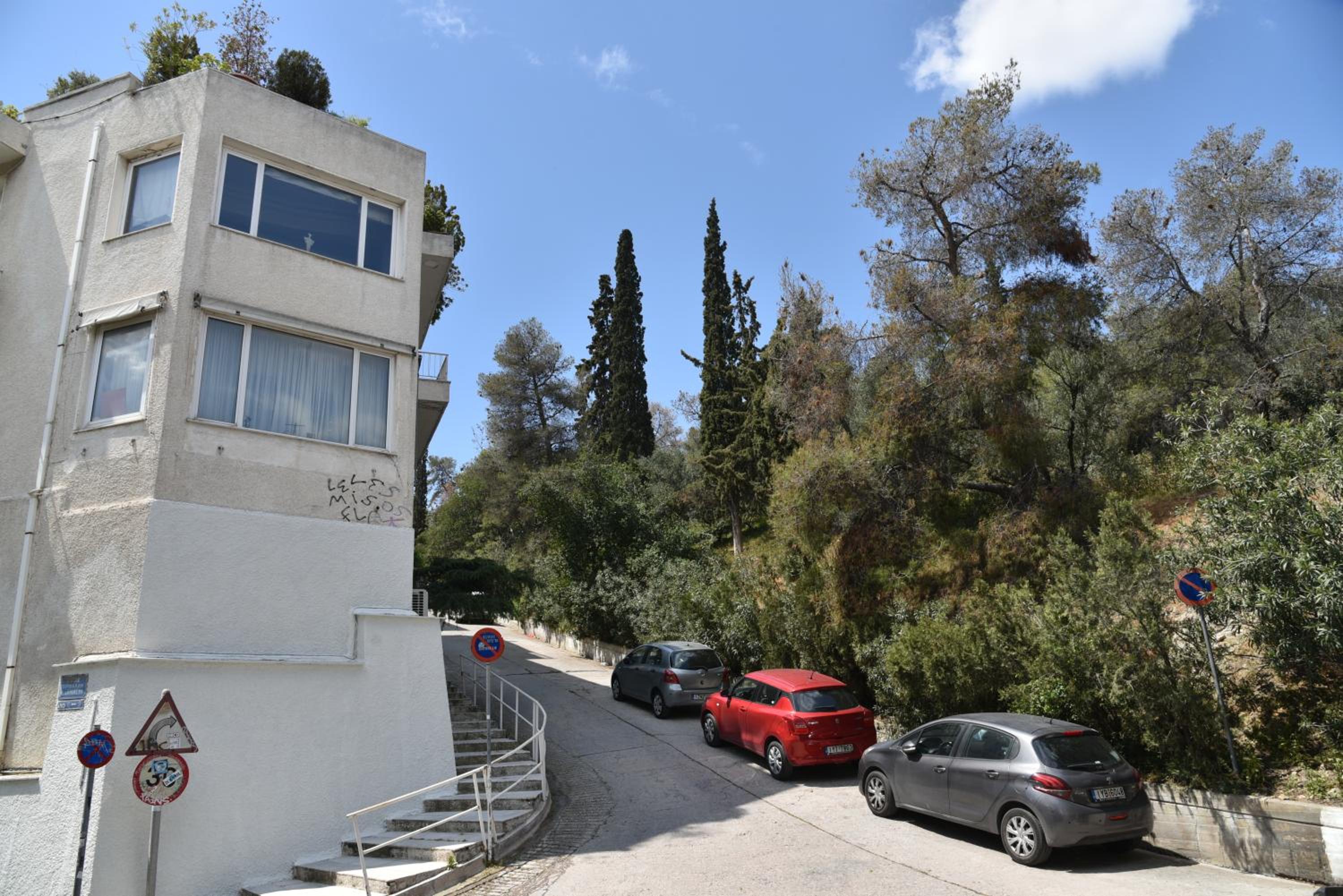 Canto-Home Alongside The Acropolis