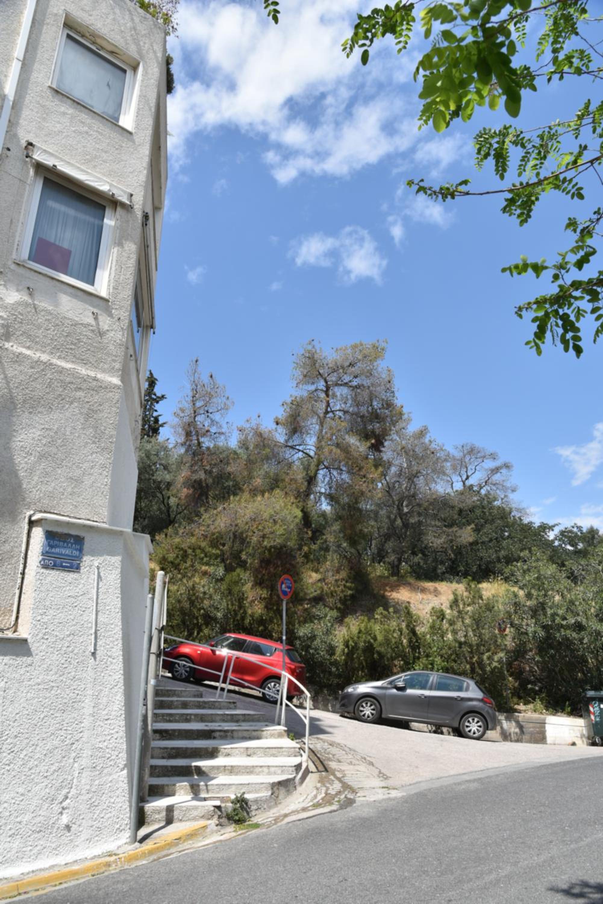 Canto-Home Alongside The Acropolis