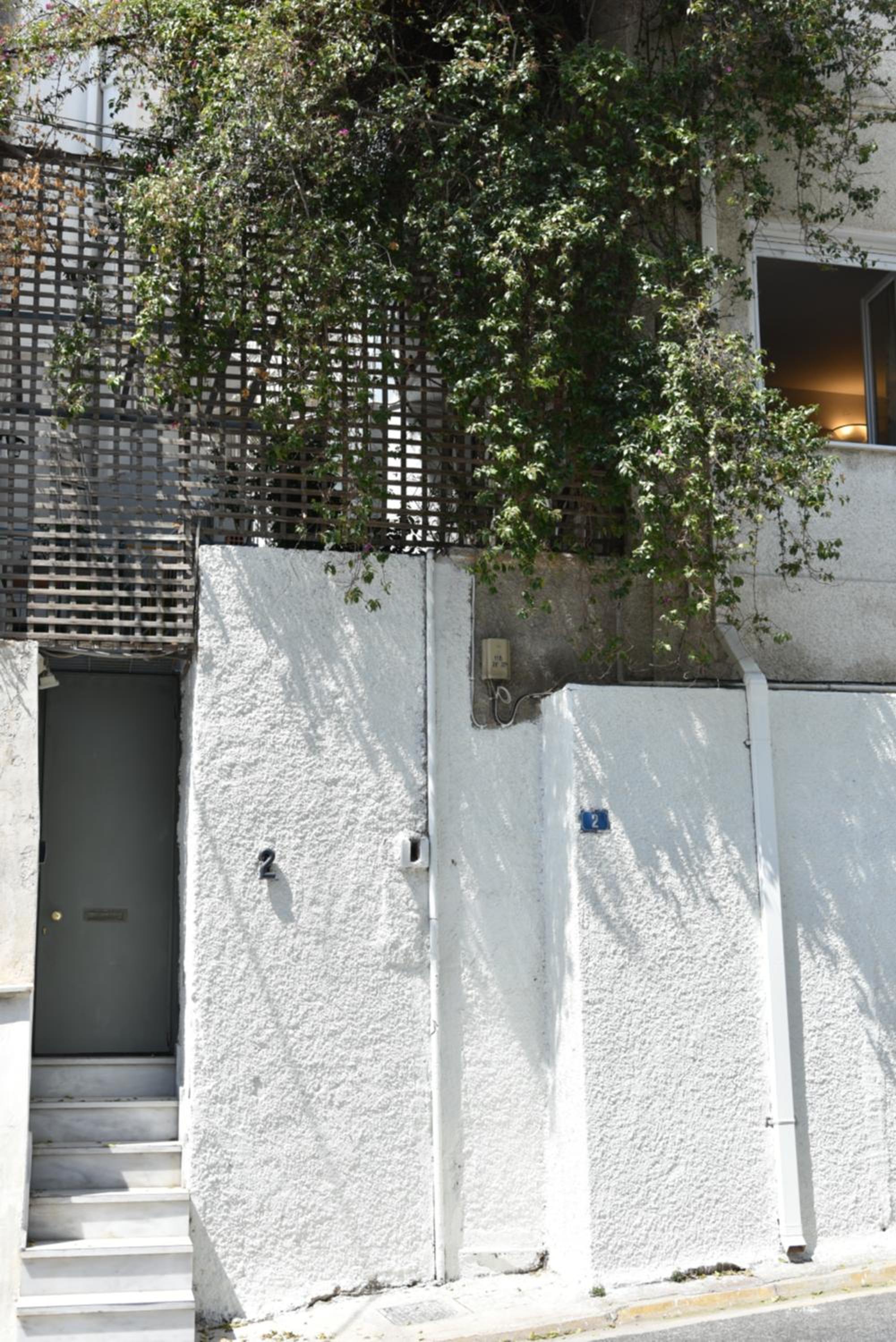 Canto-Home Alongside The Acropolis