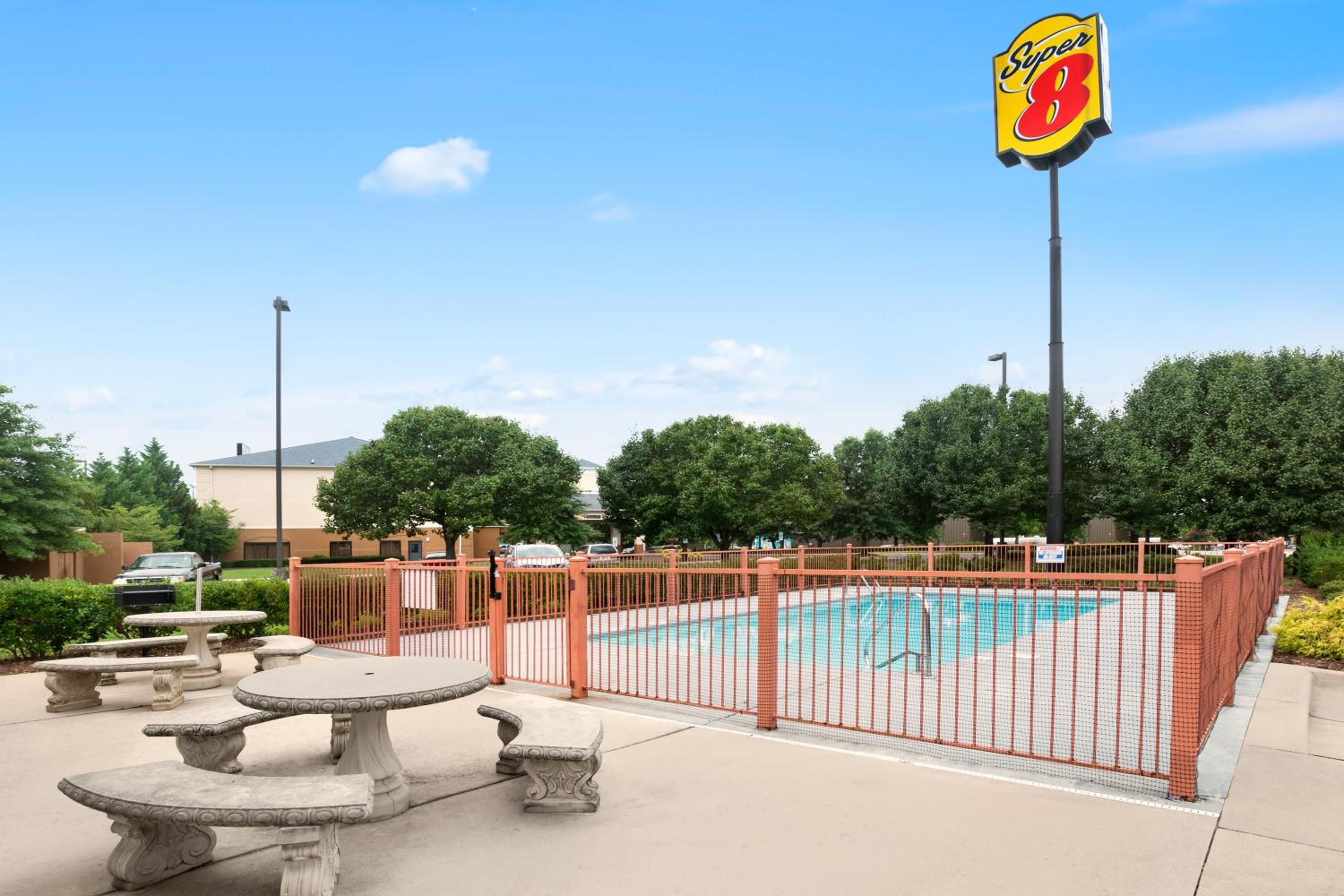 Super 8 by Wyndham Garner/Clayton/Raleigh