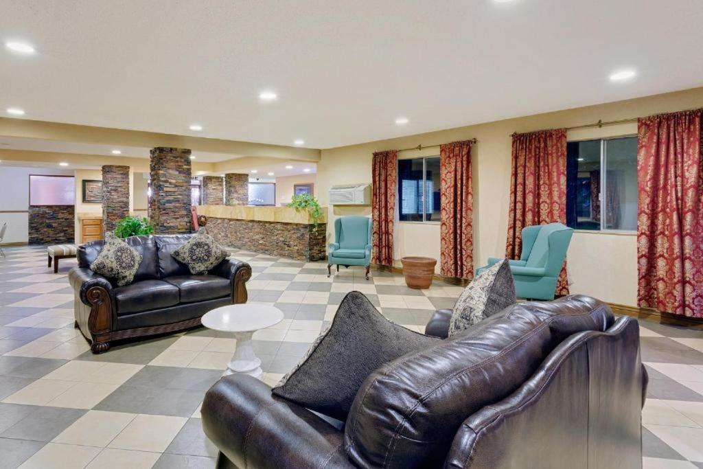 Evanston Vacations - Affordable Inns Evanston - Property Image 2