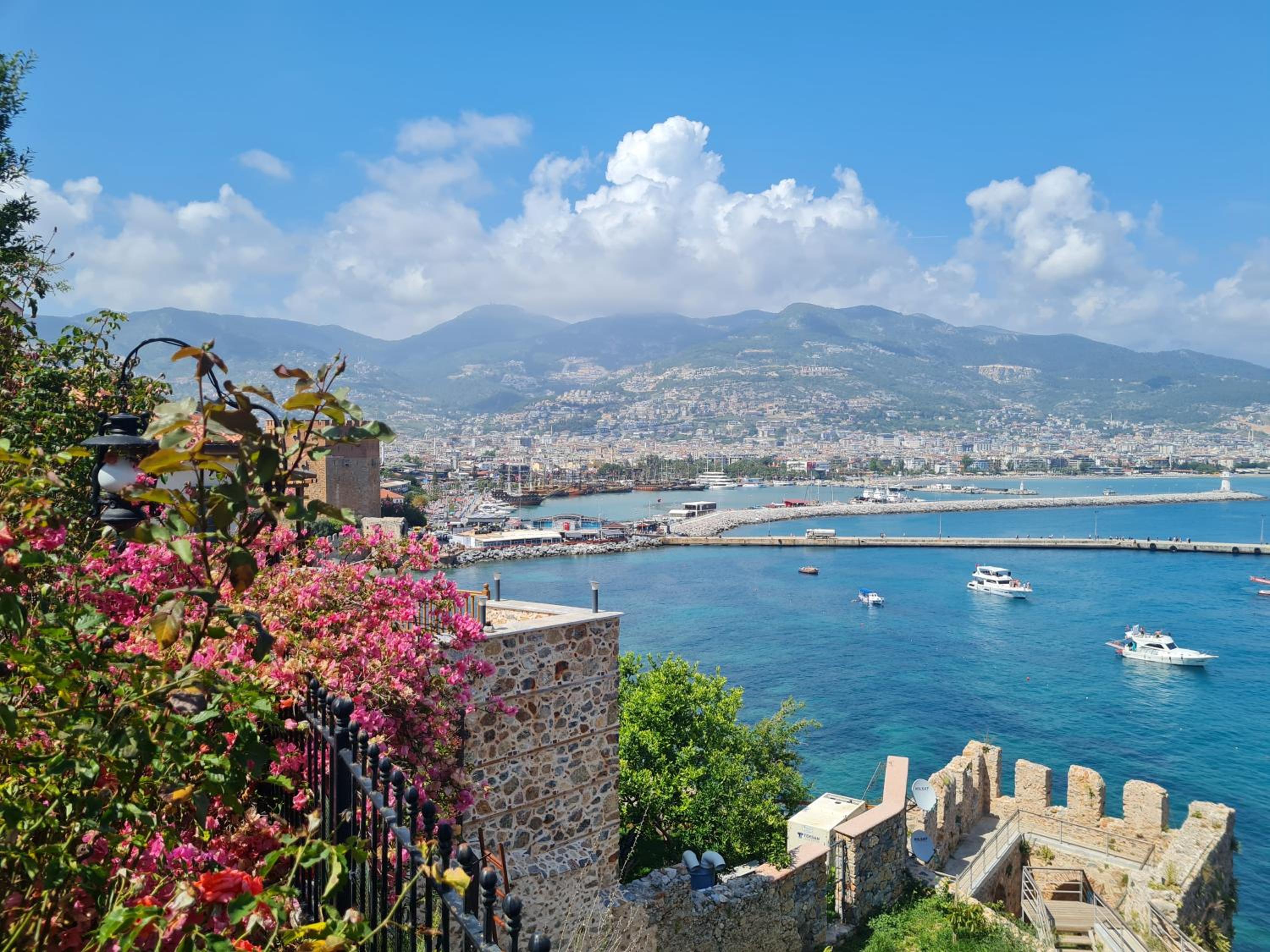 Escape to History in a Stunning Stone House with Garden and Sea View in the Heart of Alanya view 3