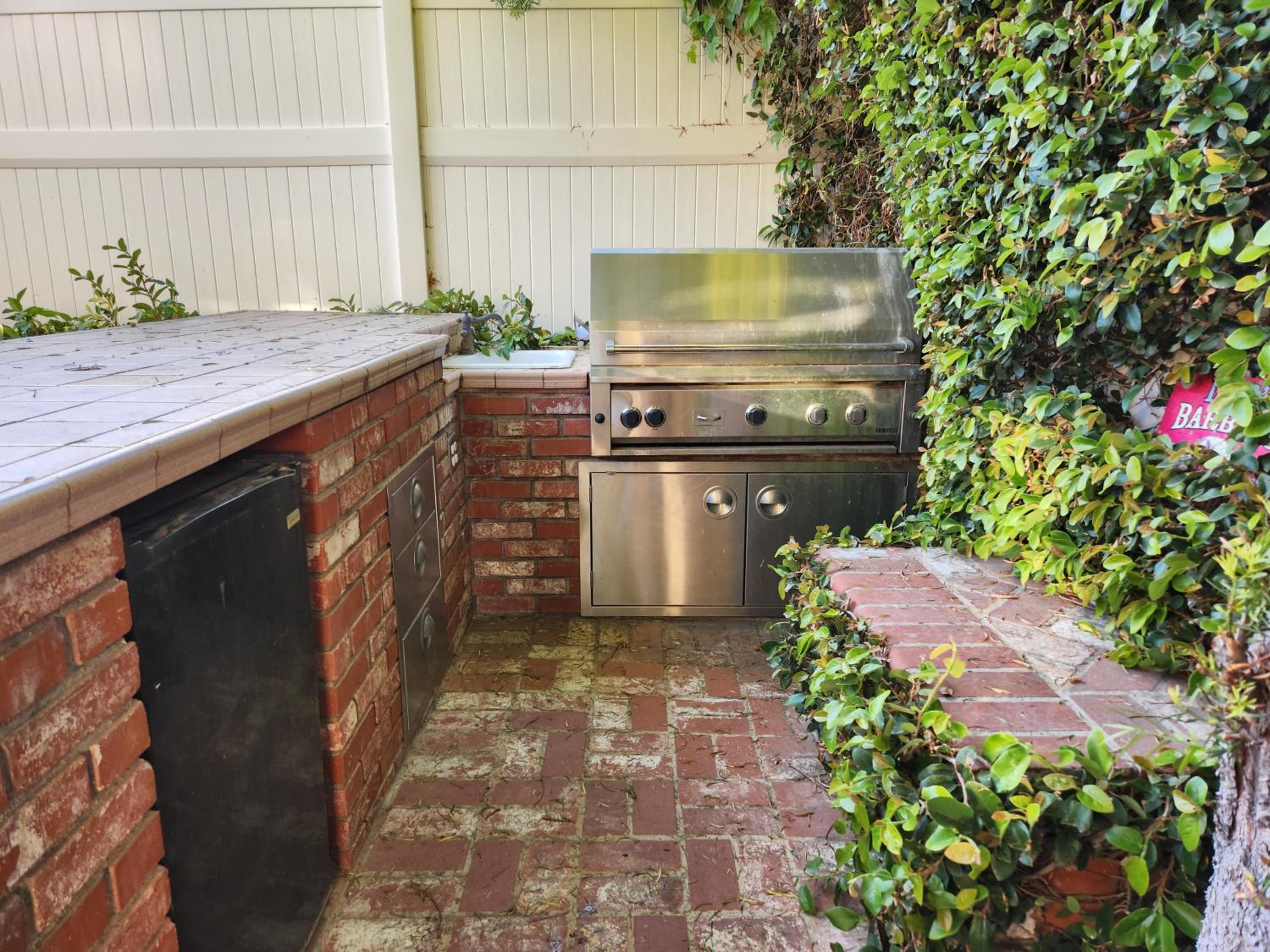4 BR Encino Home w/ Amazing Yard, Near Everything - Property Image 53