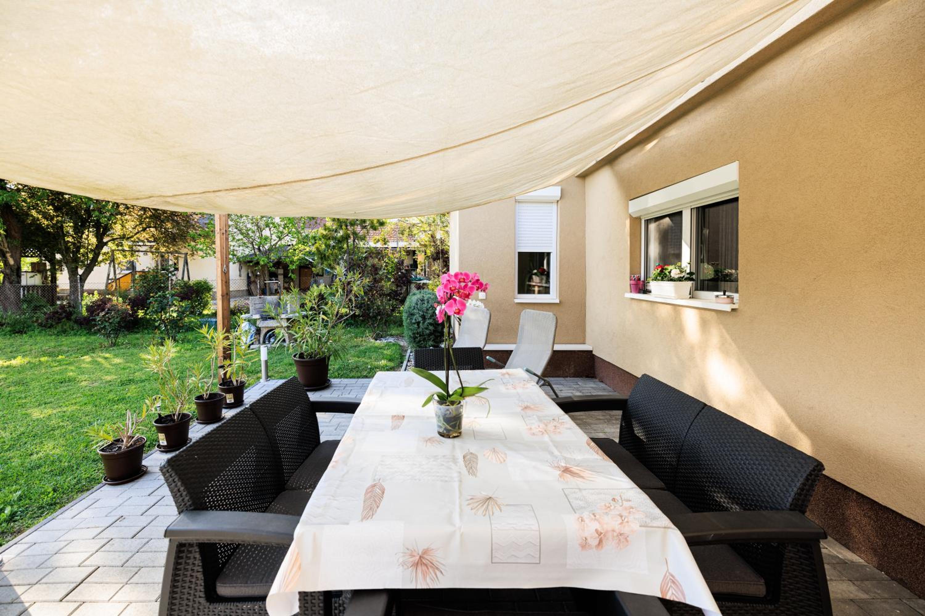 Fekete Orchidea Apartman view 5