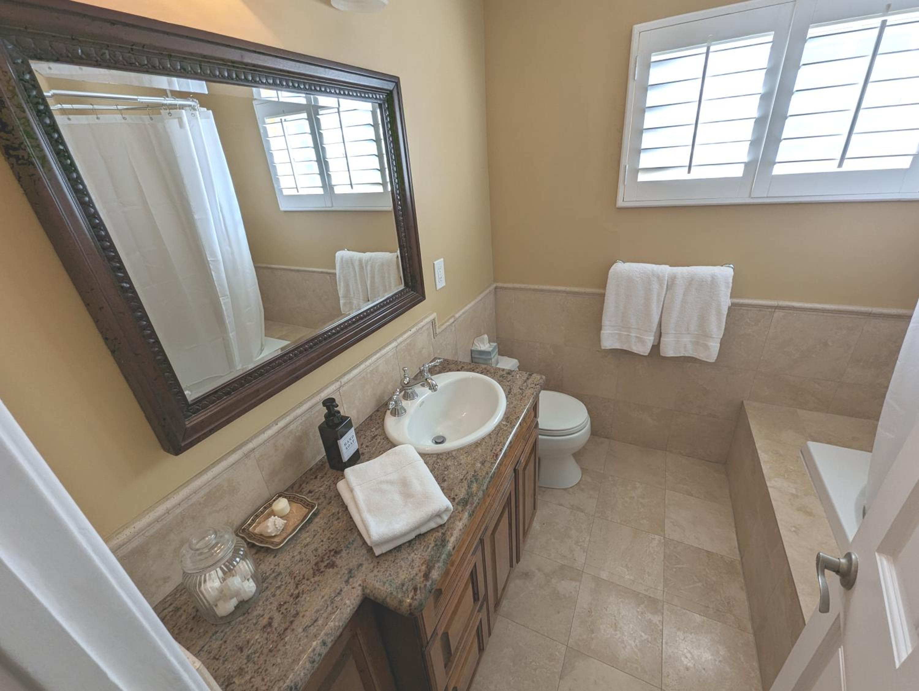 4 BR Encino Home w/ Amazing Yard, Near Everything - Property Image 93
