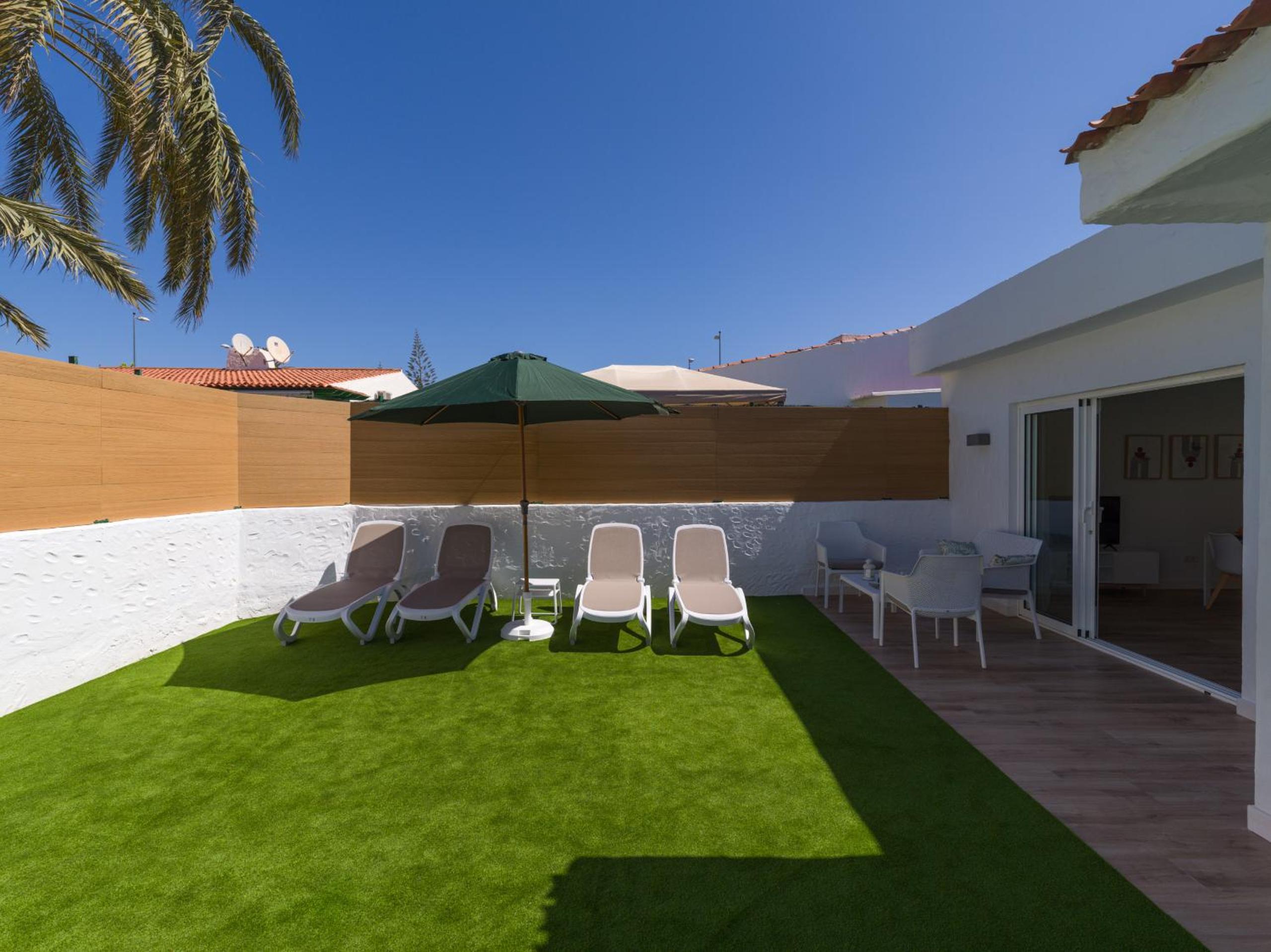 Penky Summer - refurbished, private pool and garde view 4