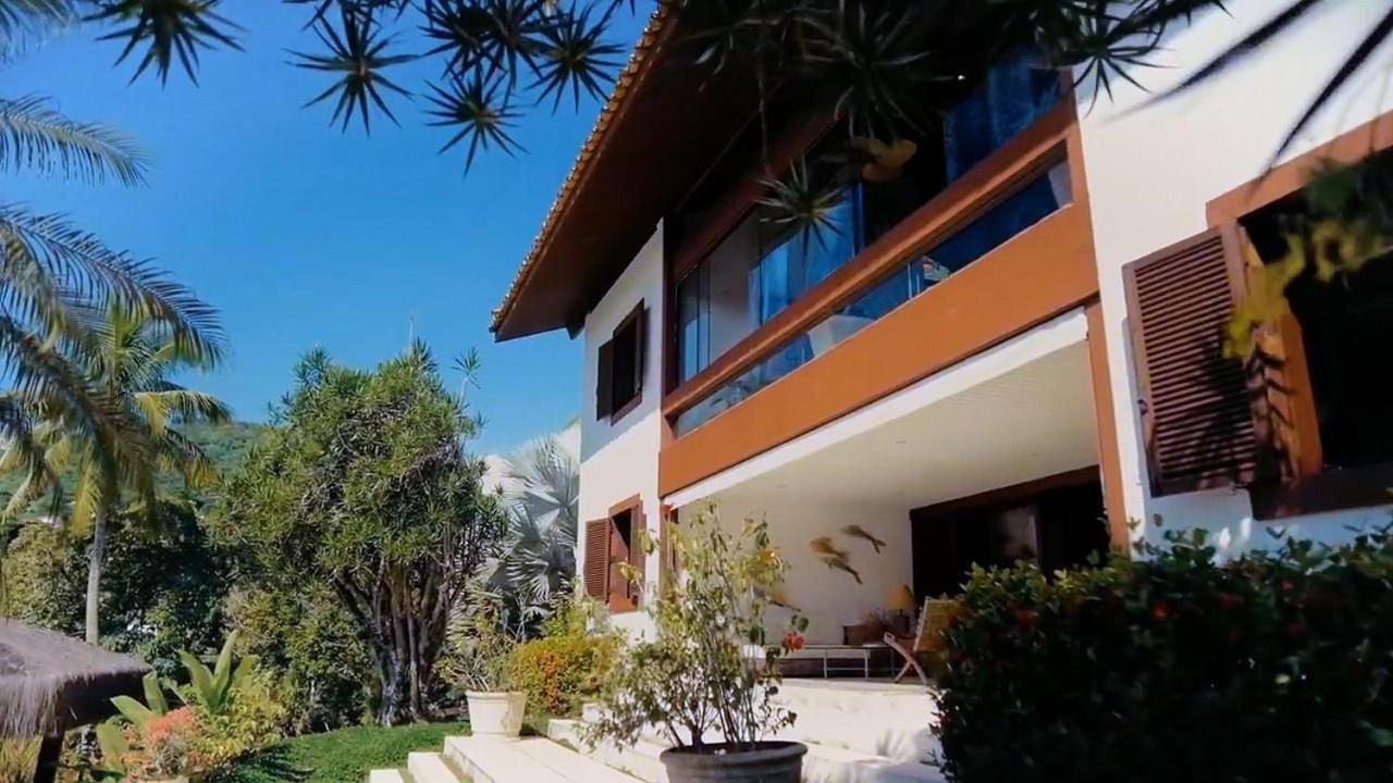 SMI012 Casa charmosa em condomínio à beira mar