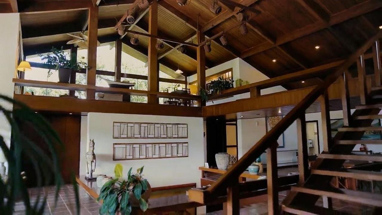 SMI012 Casa charmosa em condomínio à beira mar