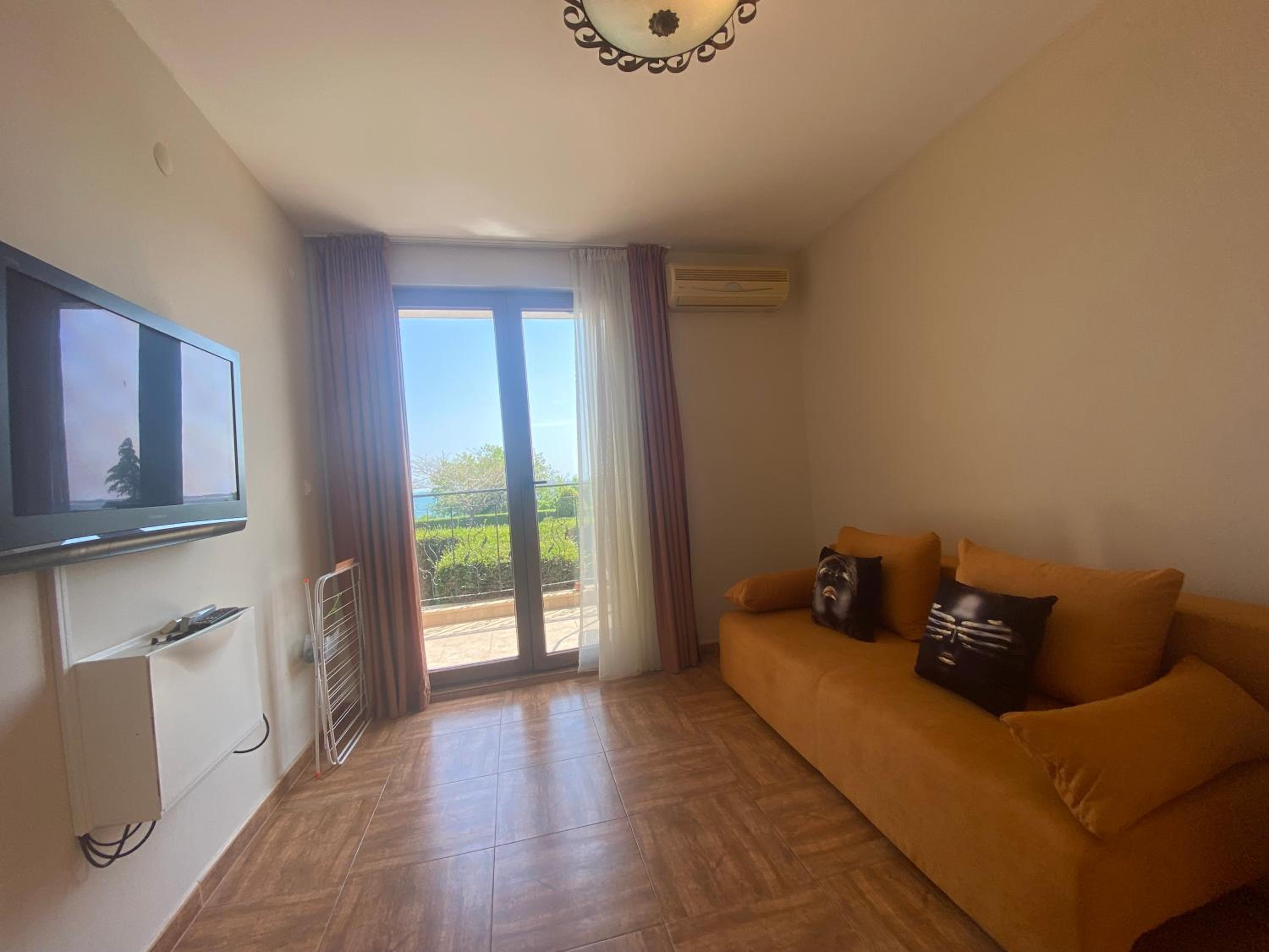 ROYAL BAY 6 Sea View Apartment