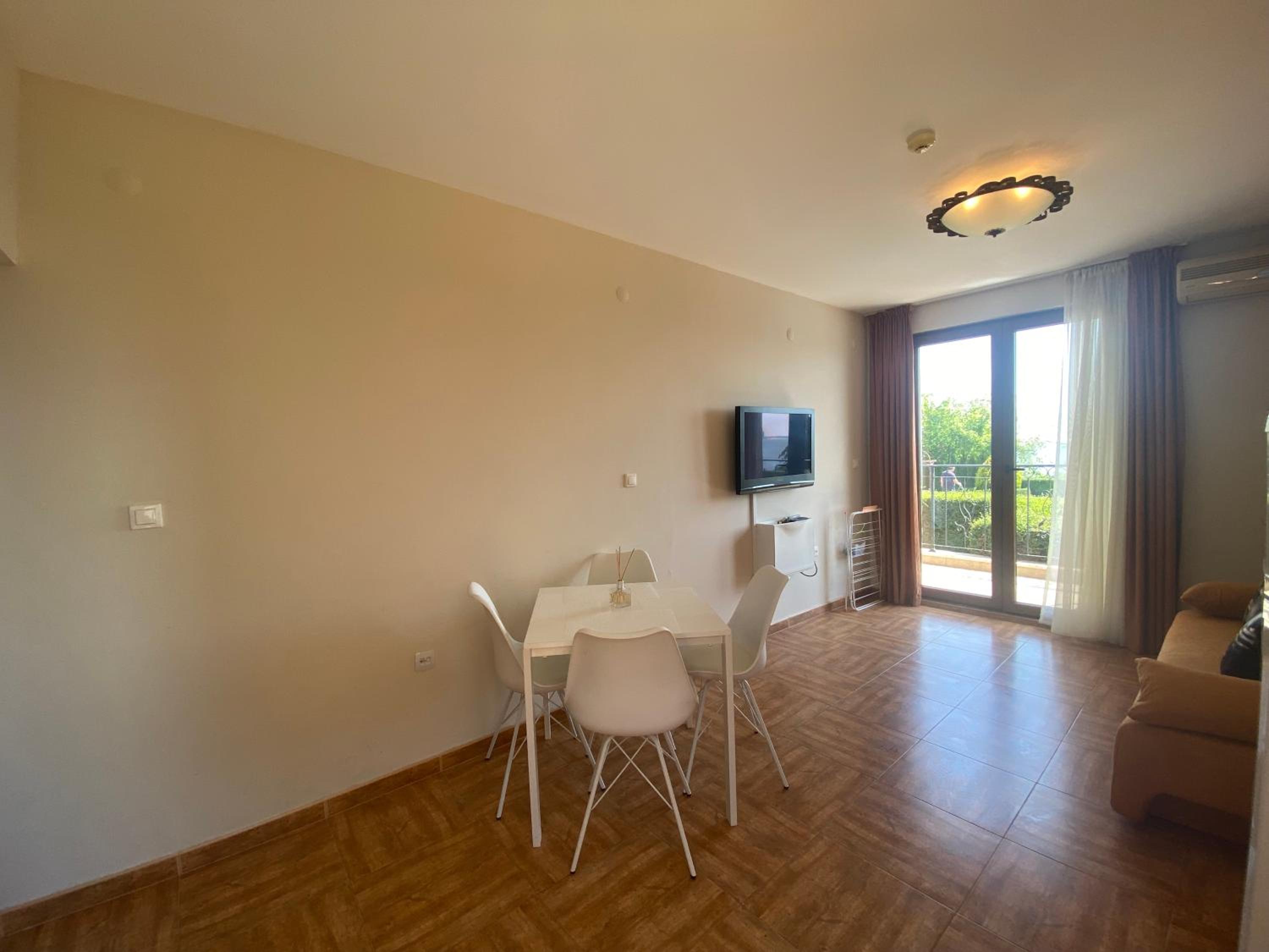 ROYAL BAY 6 Sea View Apartment