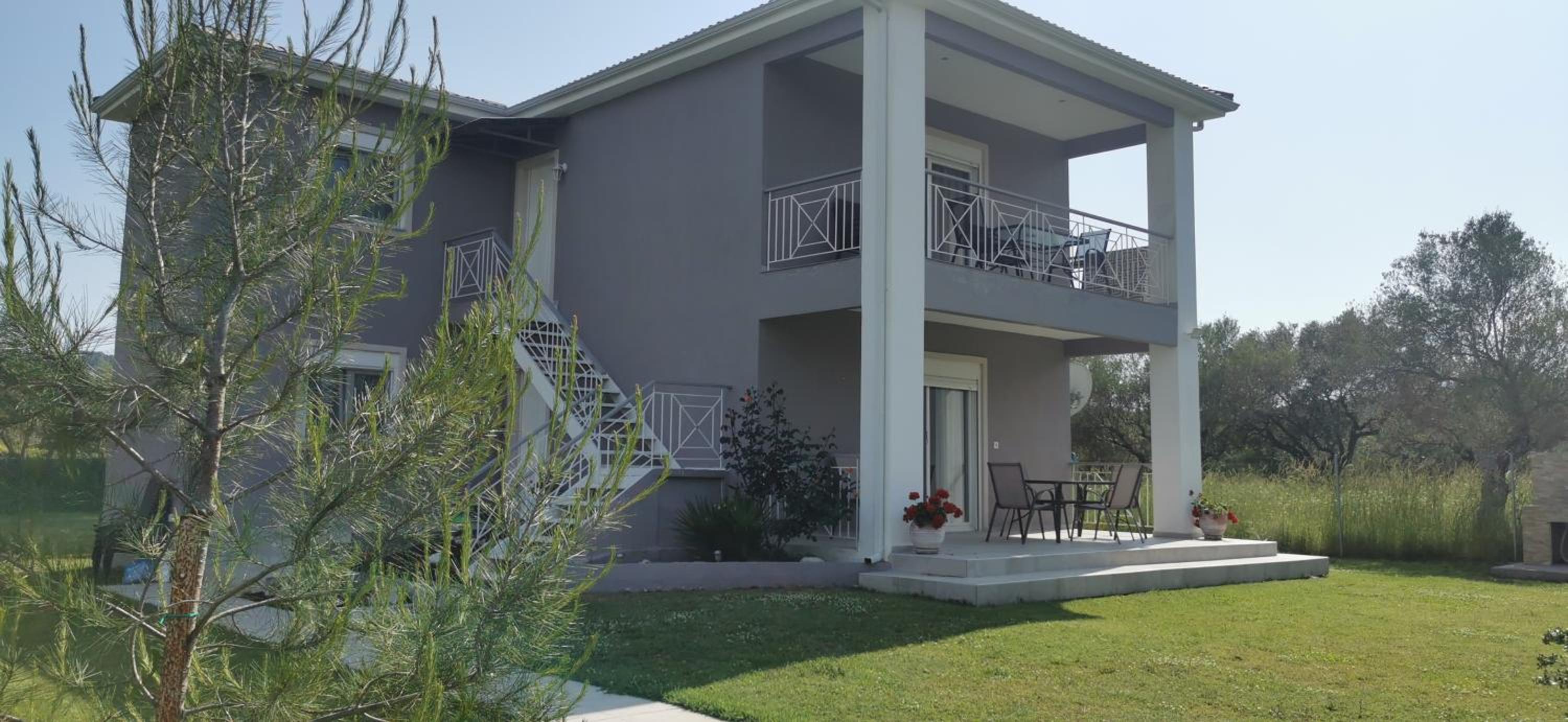 Elegant house view 3