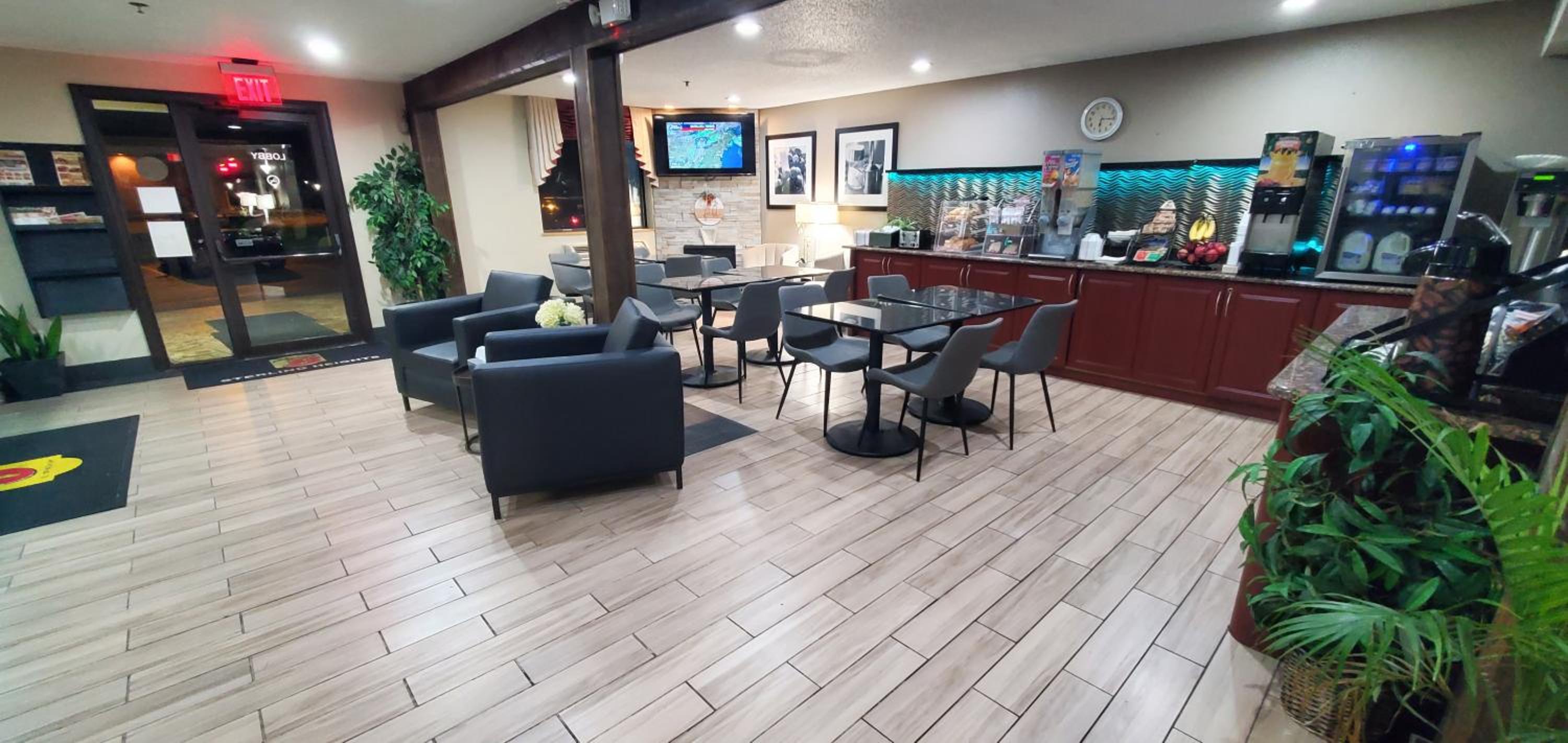 Detroit Vacations - Super 8 by Wyndham Sterling Heights/Detroit Area - Property Image 5