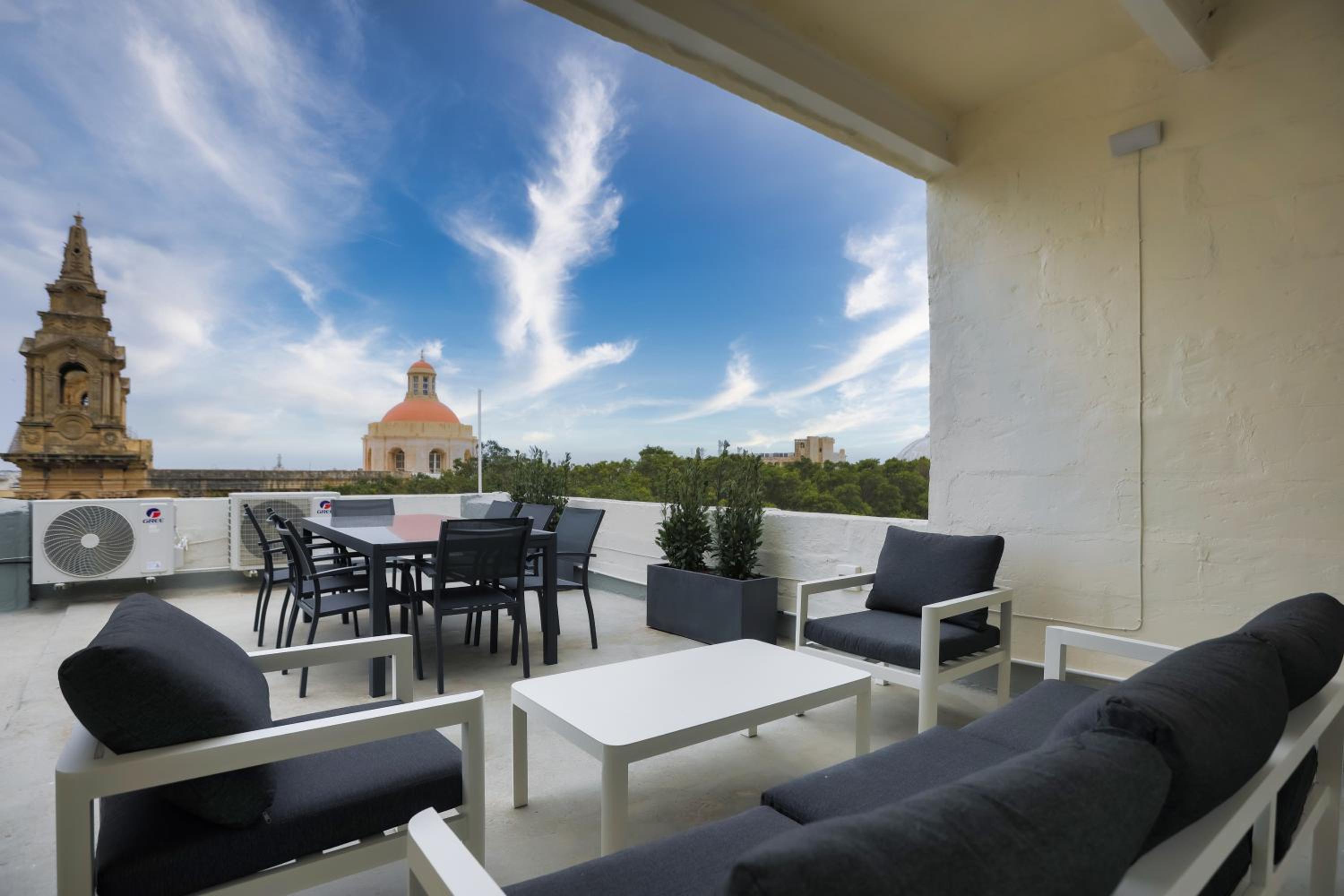 Modern Apartment close to Valletta view 5
