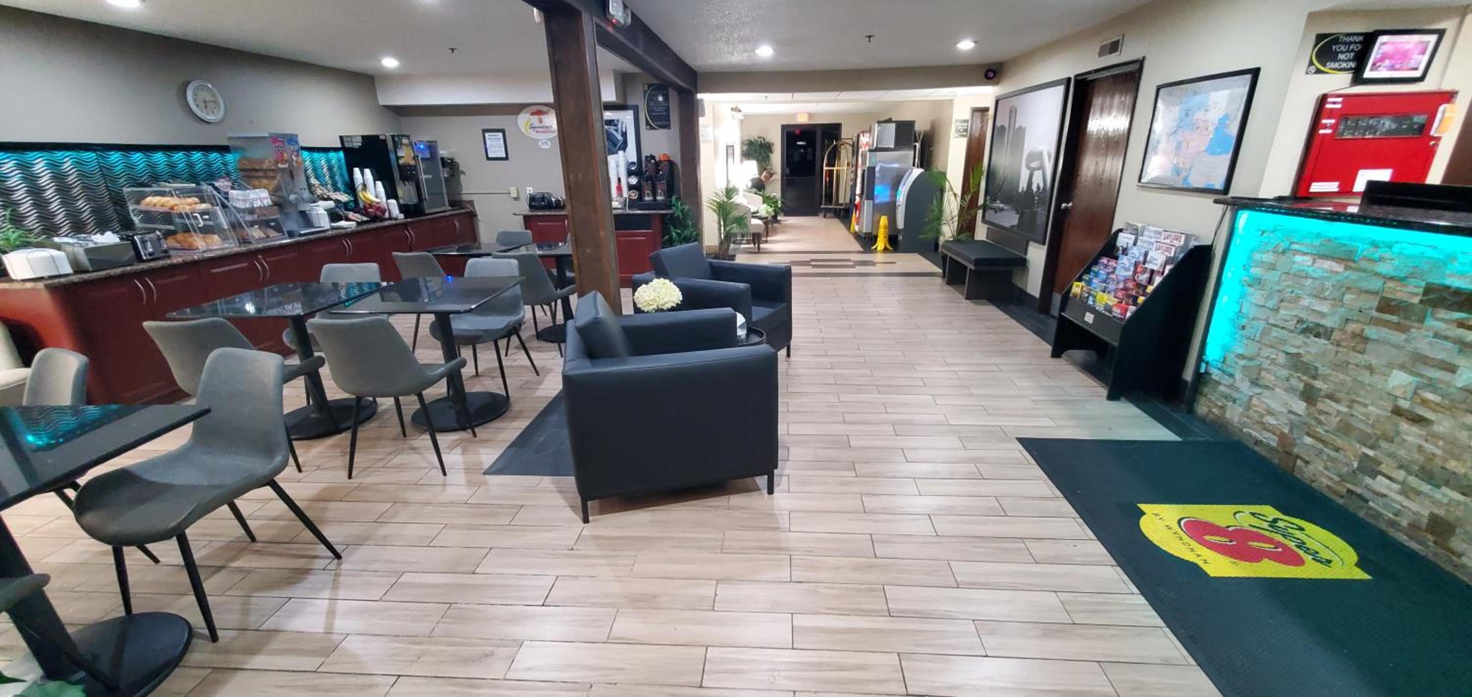 Detroit Vacations - Super 8 by Wyndham Sterling Heights/Detroit Area - Property Image 4