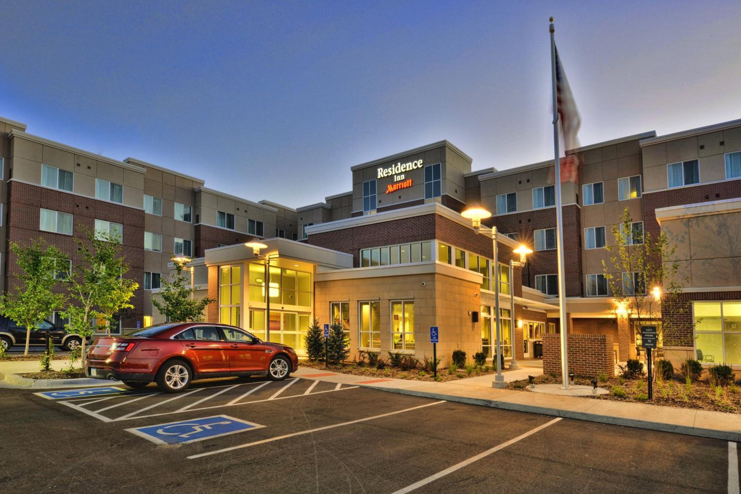 Hotel Residence Inn by Marriott Omaha Aksarben Village - Image 1