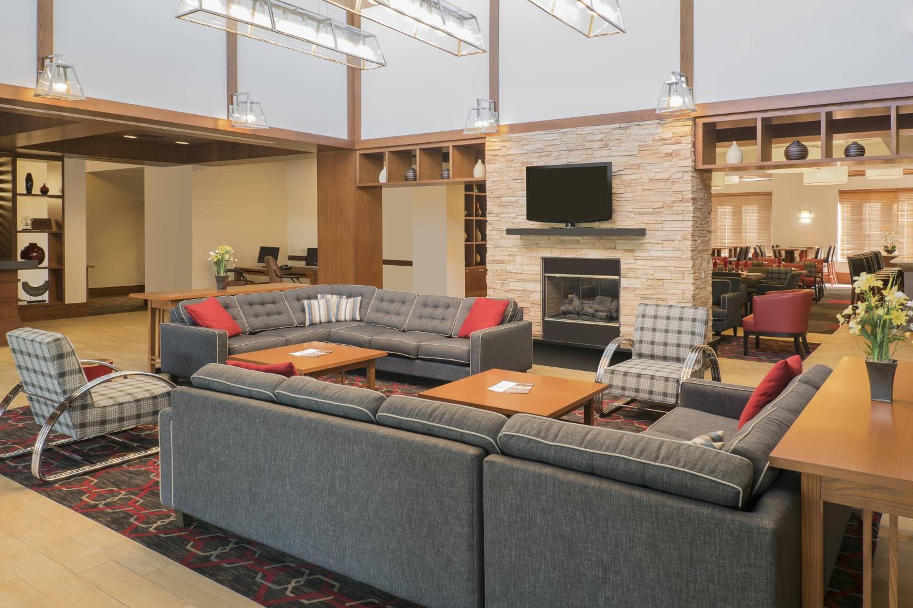 Cambridge Vacations - Four Points by Sheraton Cambridge Kitchener, Ontario - Property Image 2