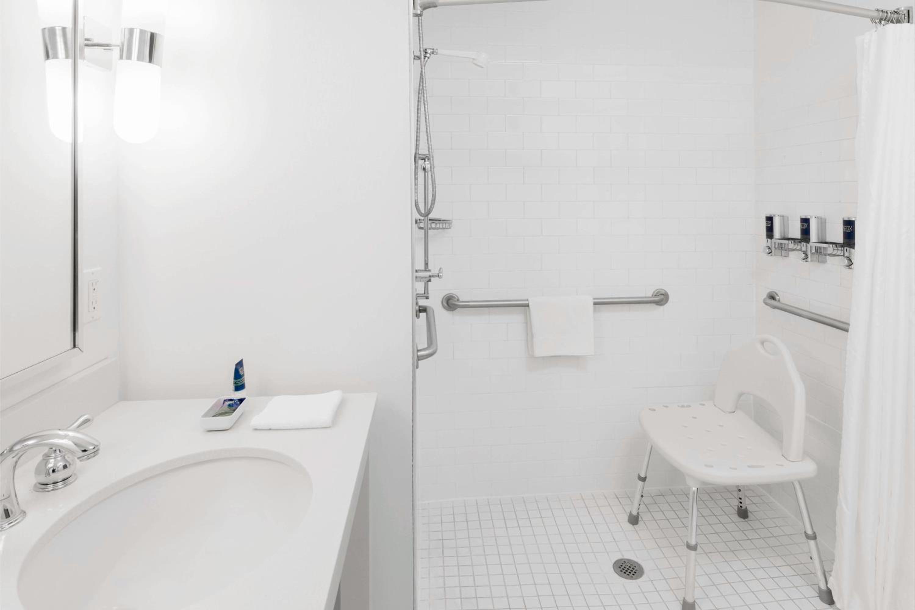 Cambridge Vacations - Four Points by Sheraton Cambridge Kitchener, Ontario - Property Image 6